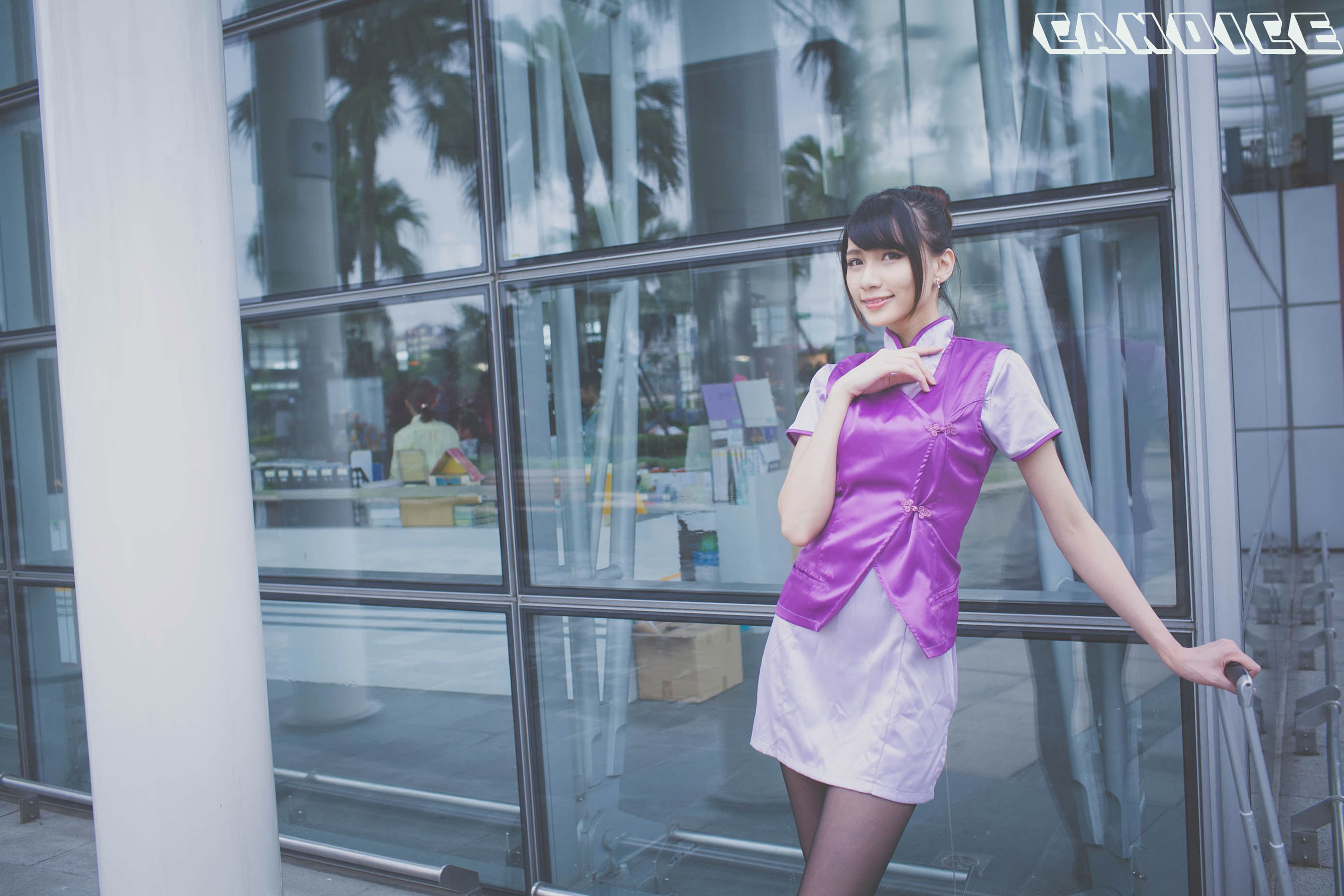 [台湾正妹] 蔡译心Candice《空姐黑丝街拍》