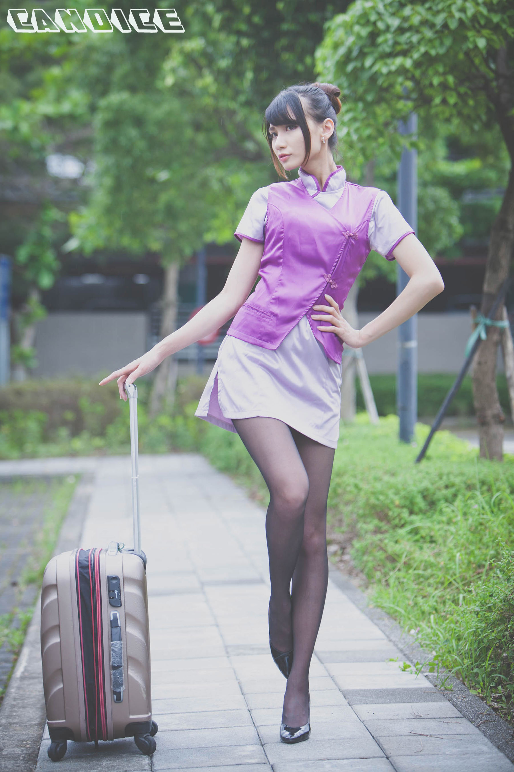 [台湾正妹] 蔡译心Candice《空姐黑丝街拍》