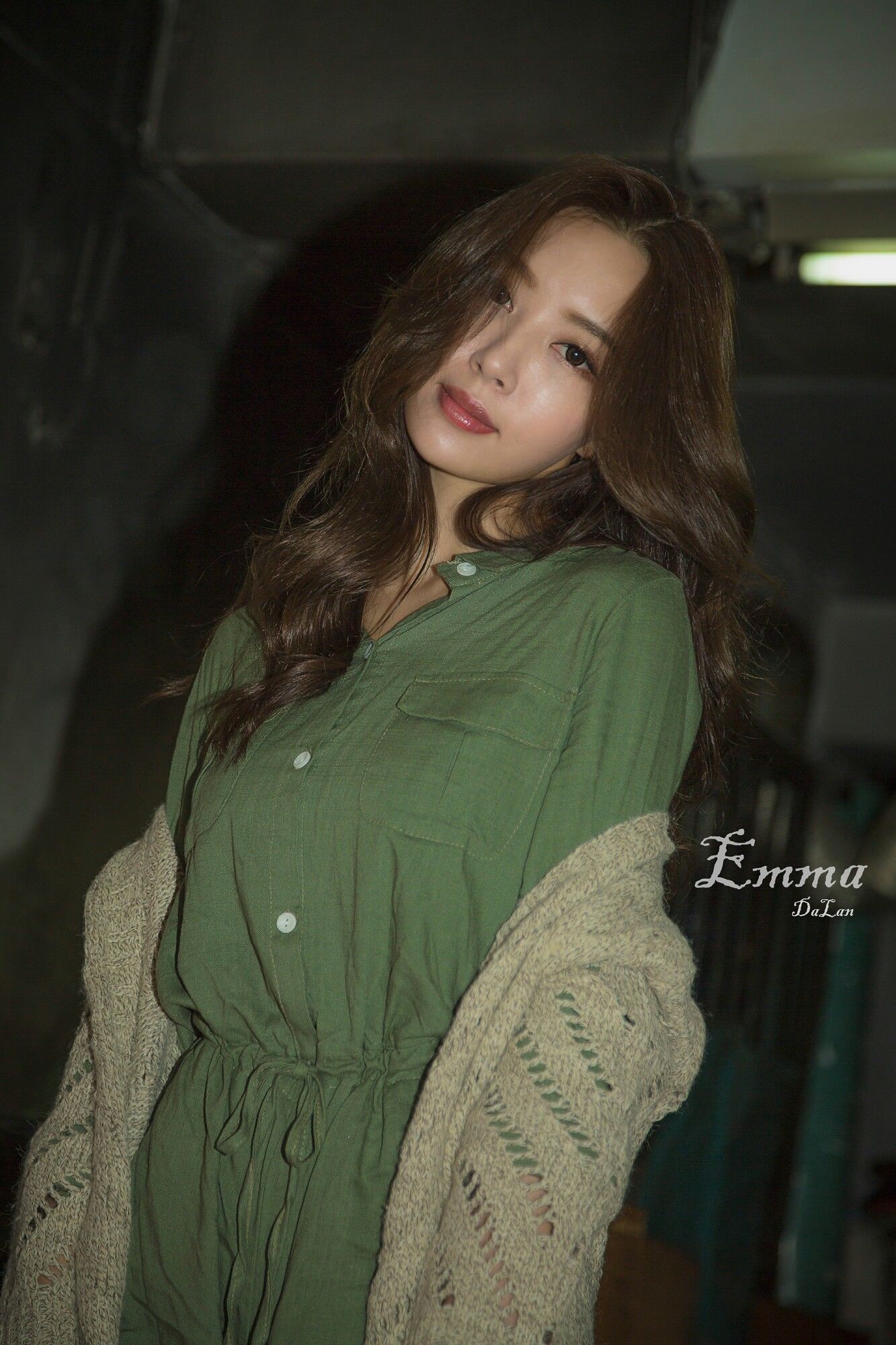 [台湾网红美女] Emma江雨恩《西藏路+南機場公寓》
