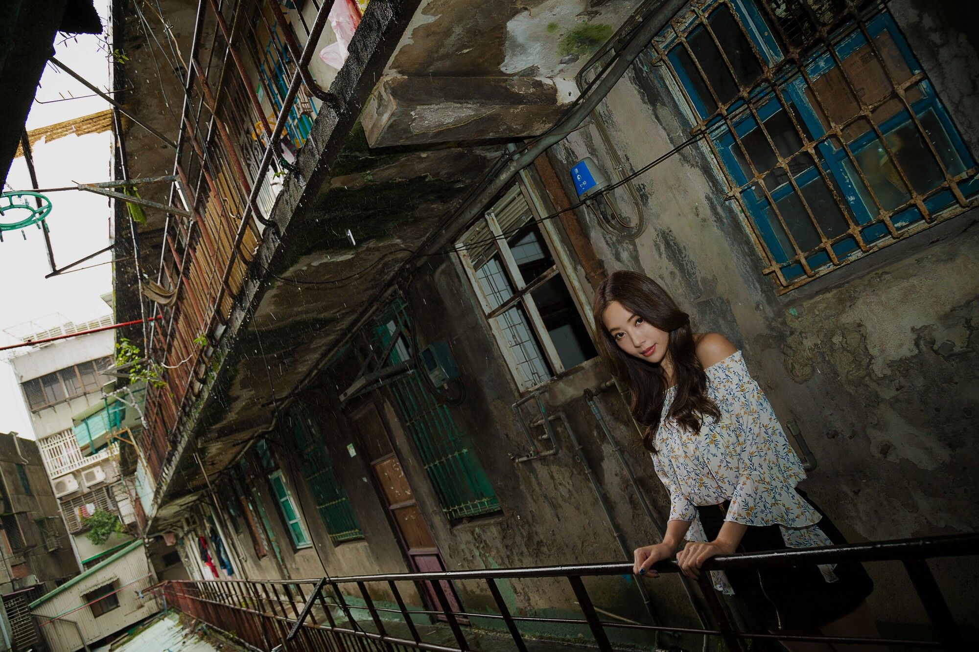 [台湾网红美女] Emma江雨恩《西藏路+南機場公寓》