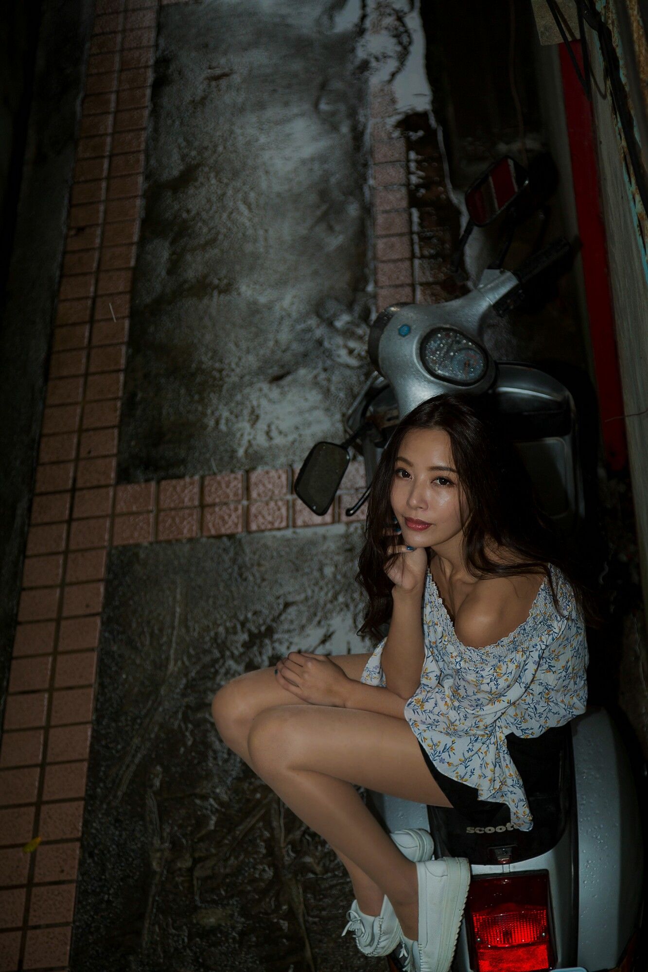 [台湾网红美女] Emma江雨恩《西藏路+南機場公寓》