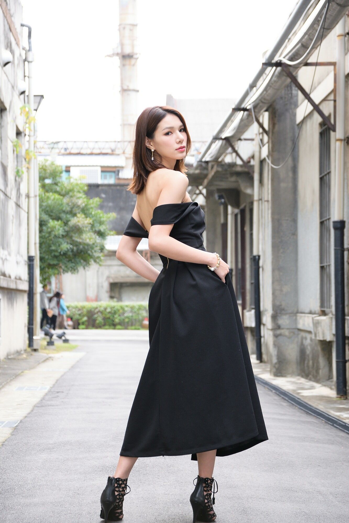 [台湾正妹] Kate - 外拍优雅长裙