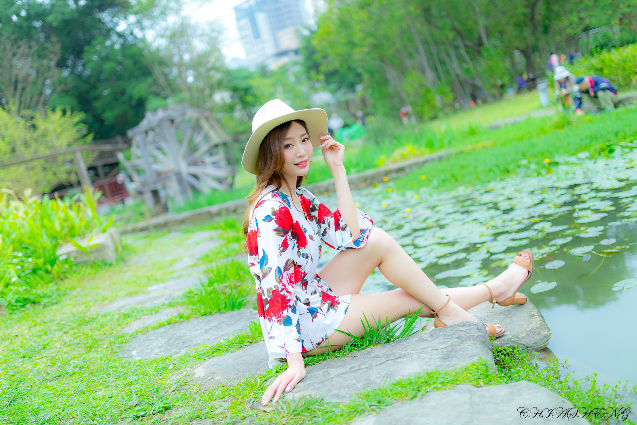 [台湾网红美女] Emma江雨恩 - 清新外拍（三套服装）