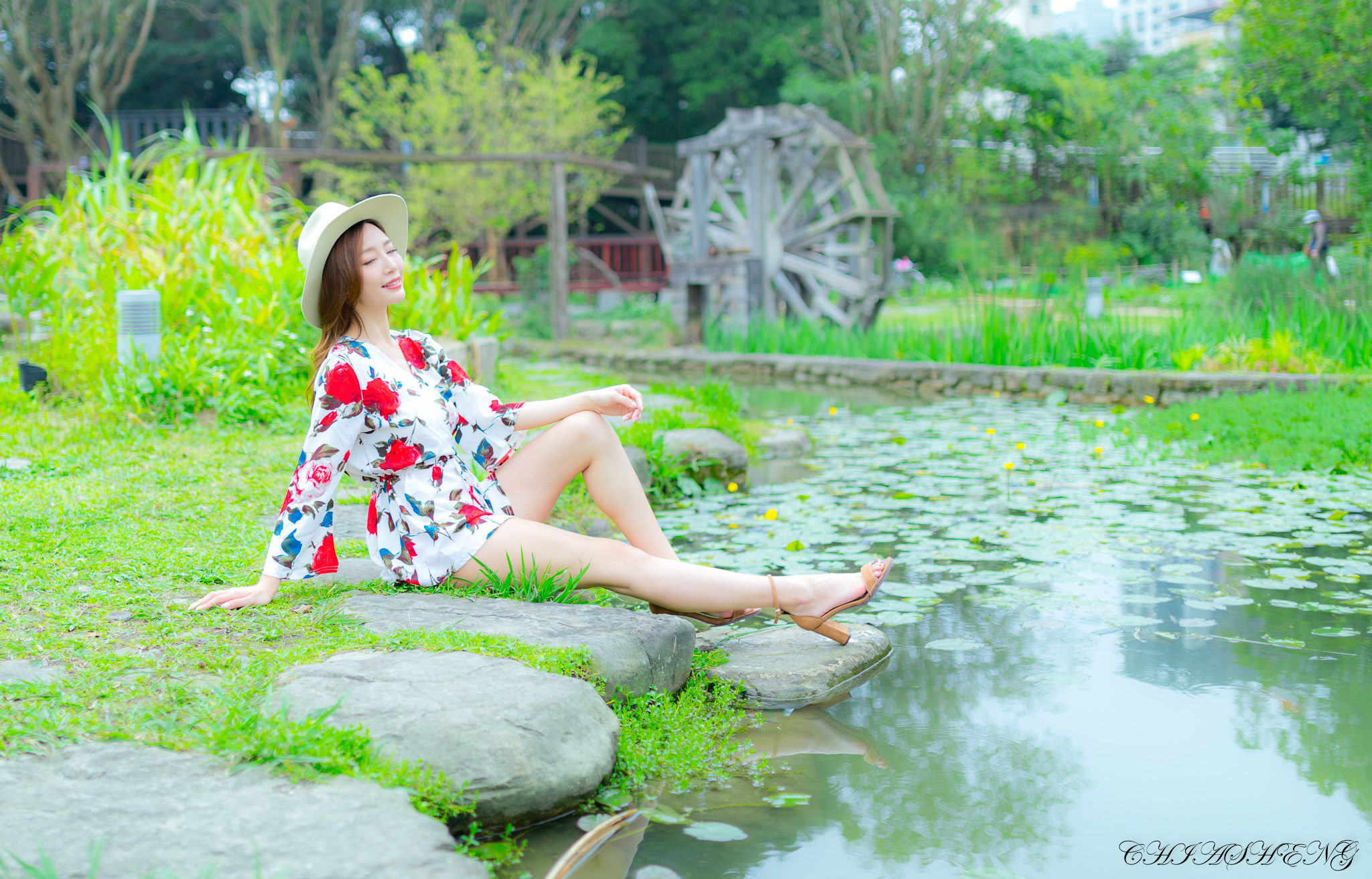 [台湾网红美女] Emma江雨恩 - 清新外拍（三套服装）