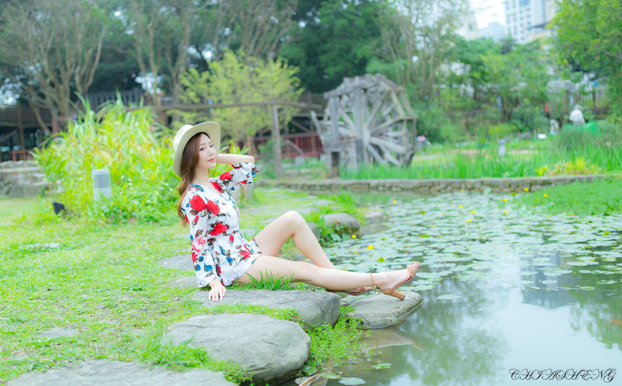 [台湾网红美女] Emma江雨恩 - 清新外拍（三套服装）