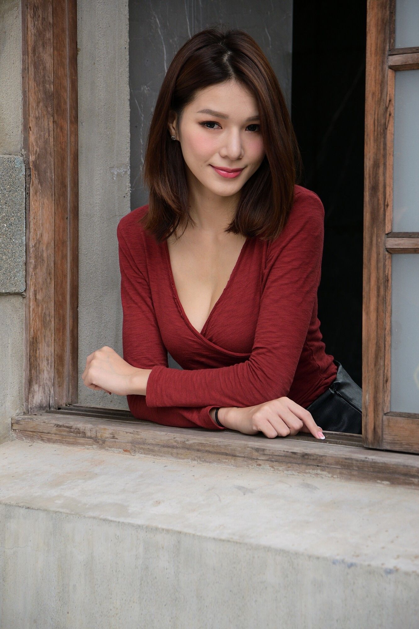 [台湾网红美女] Kate - 外拍超短皮裙系列
