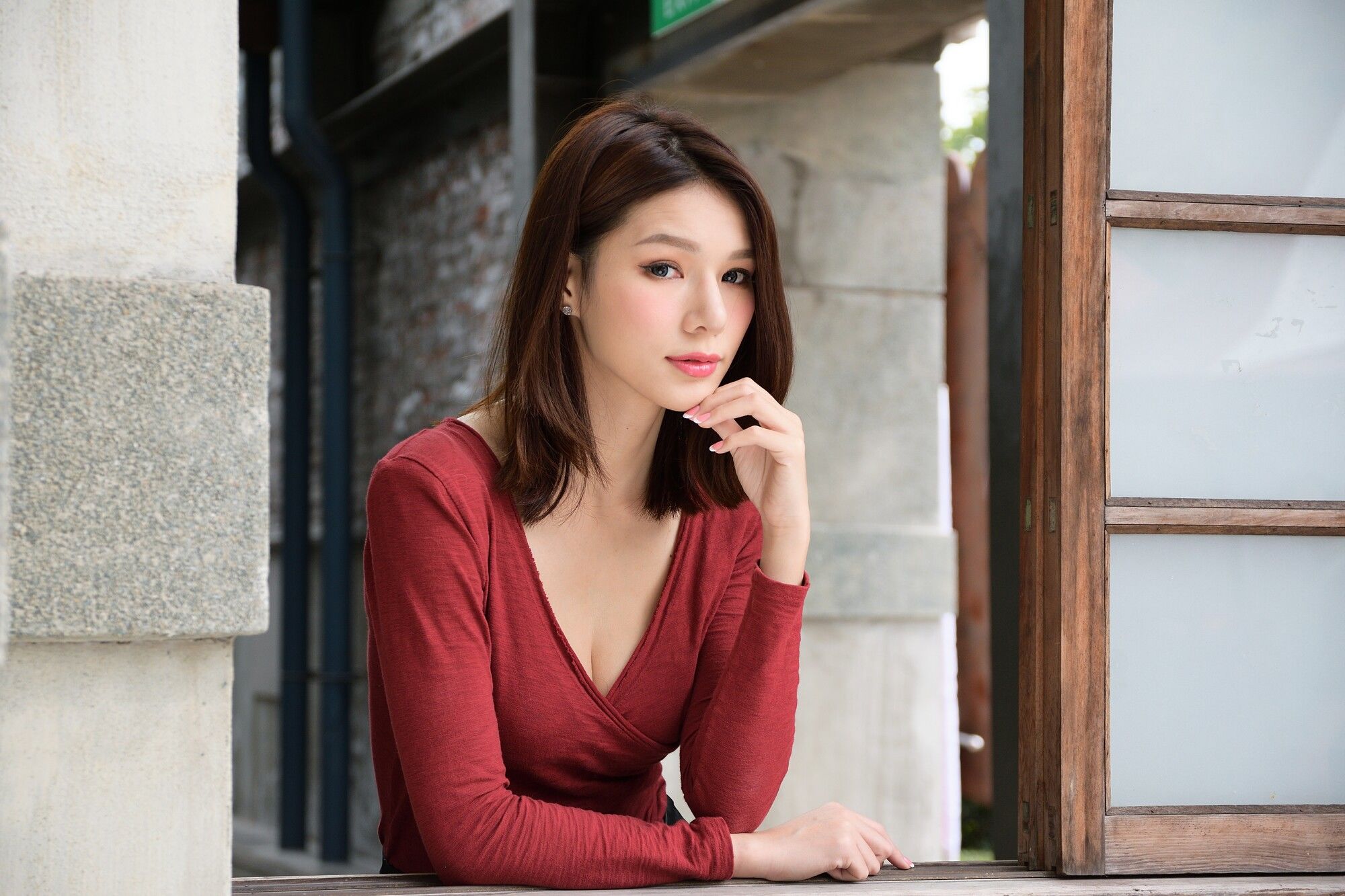 [台湾网红美女] Kate - 外拍超短皮裙系列