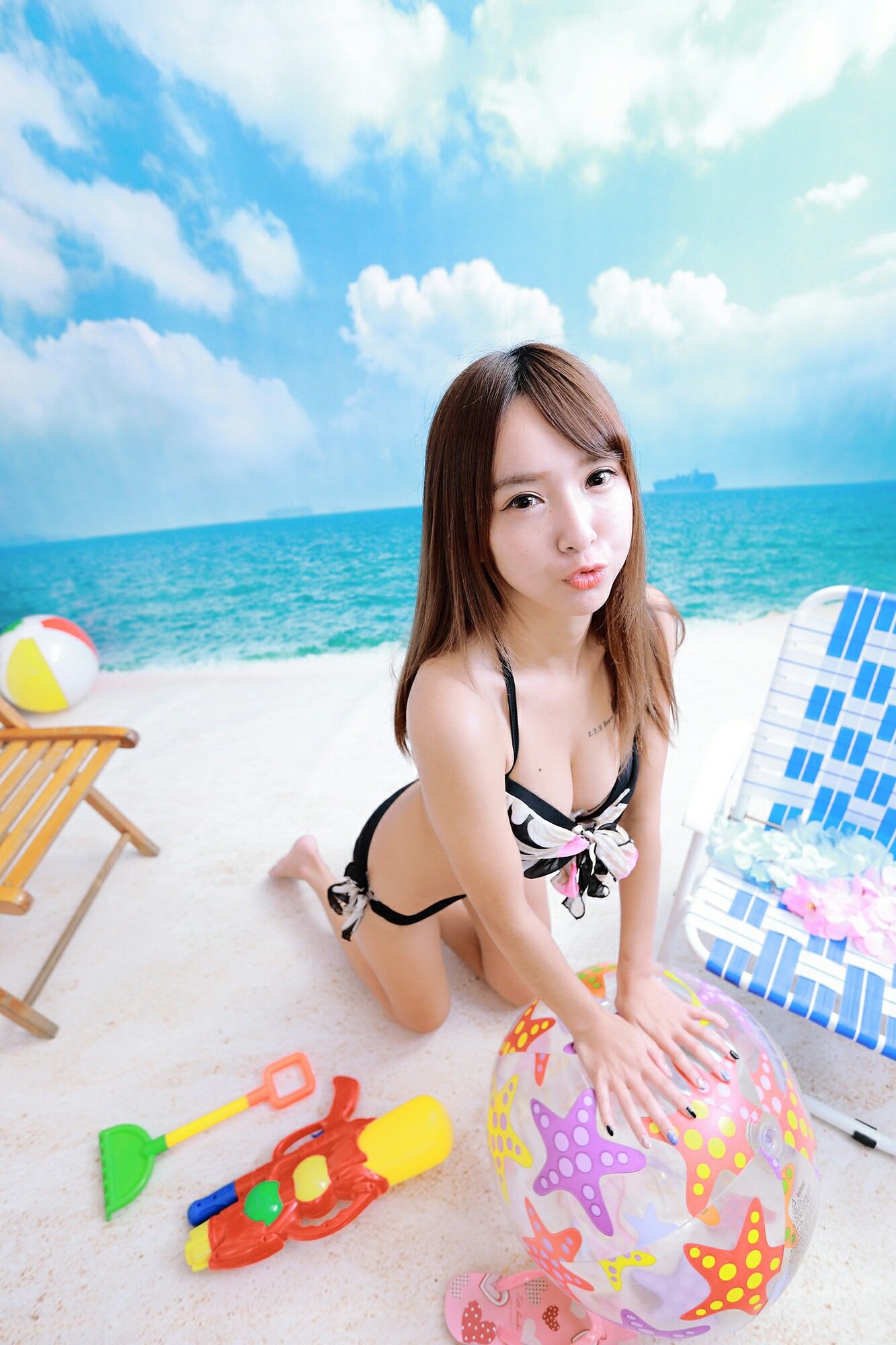[台湾网红美女] Kimi雅涵 - 内衣套图