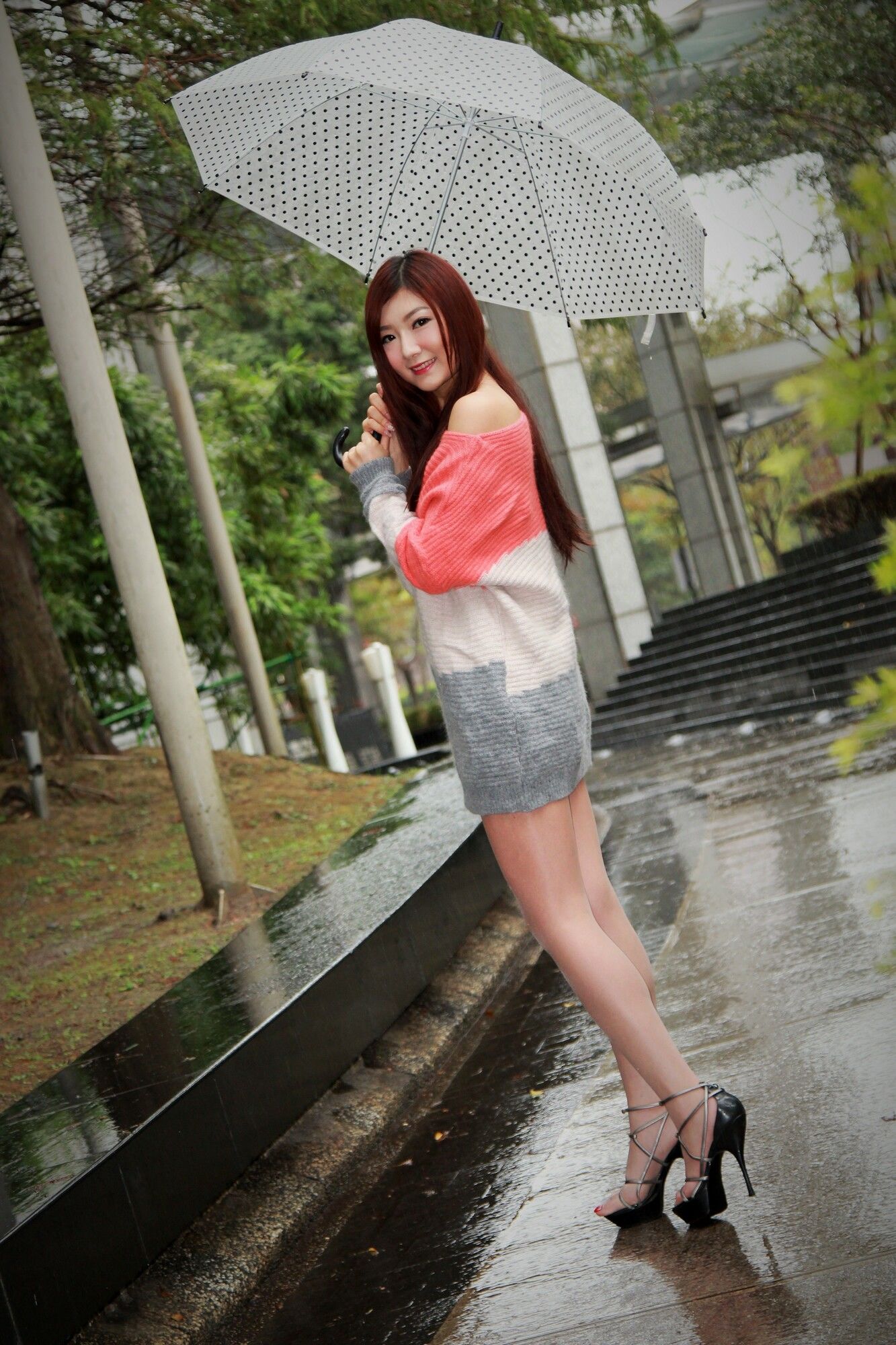 [台湾正妹] Michelle小羽《信義區外拍2套服装》