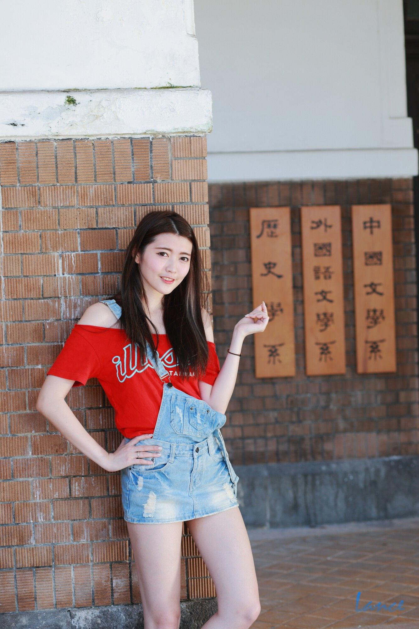 [台湾网红美女] 黄品瑄《台湾大学外拍》