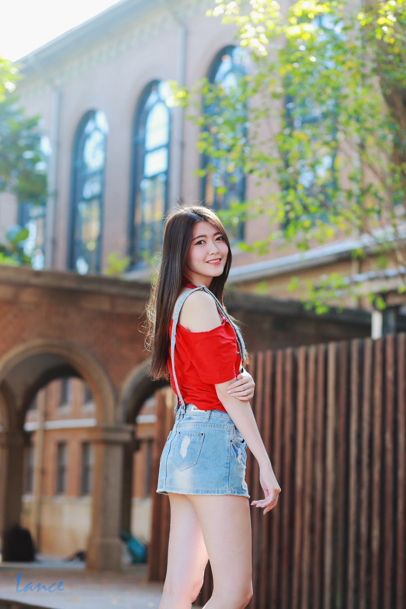 [台湾网红美女] 黄品瑄《台湾大学外拍》