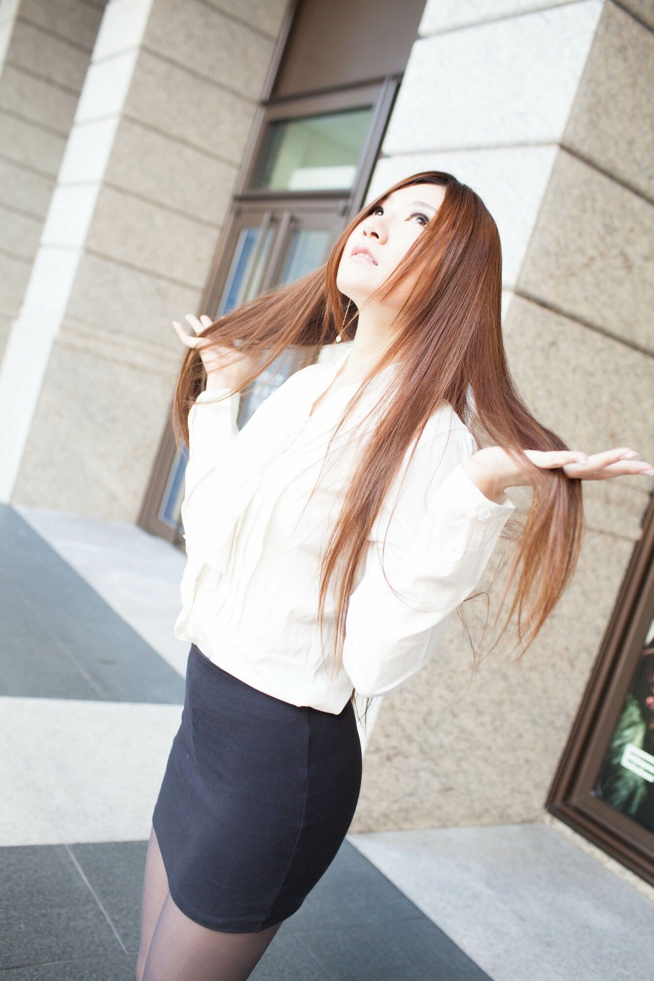 [台湾嫩模] Michelle小羽/谢馥羽《信義區街拍黑丝OL系列》