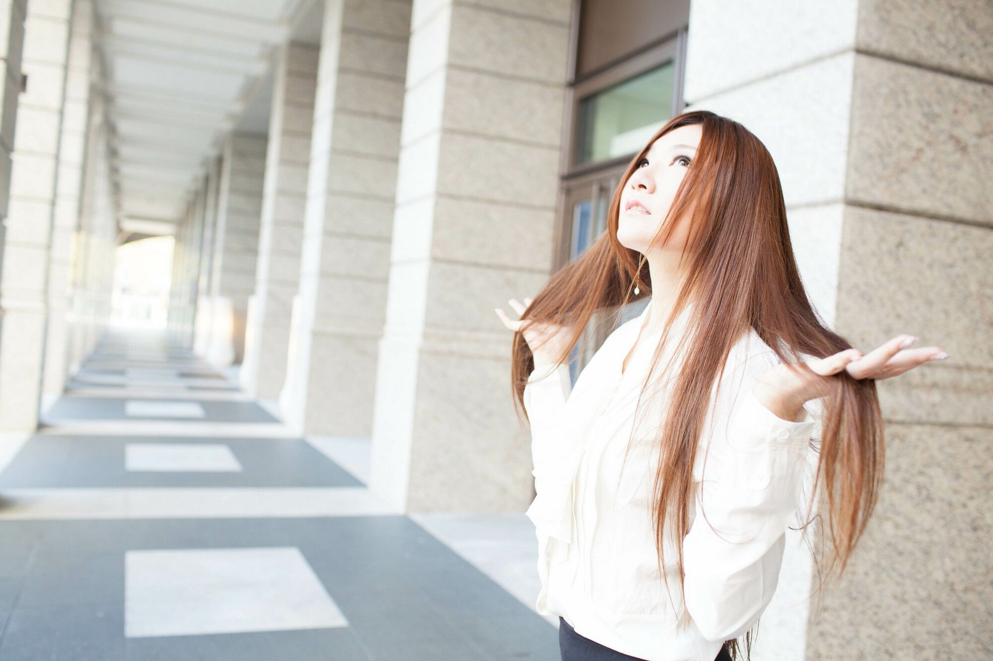 [台湾嫩模] Michelle小羽/谢馥羽《信義區街拍黑丝OL系列》