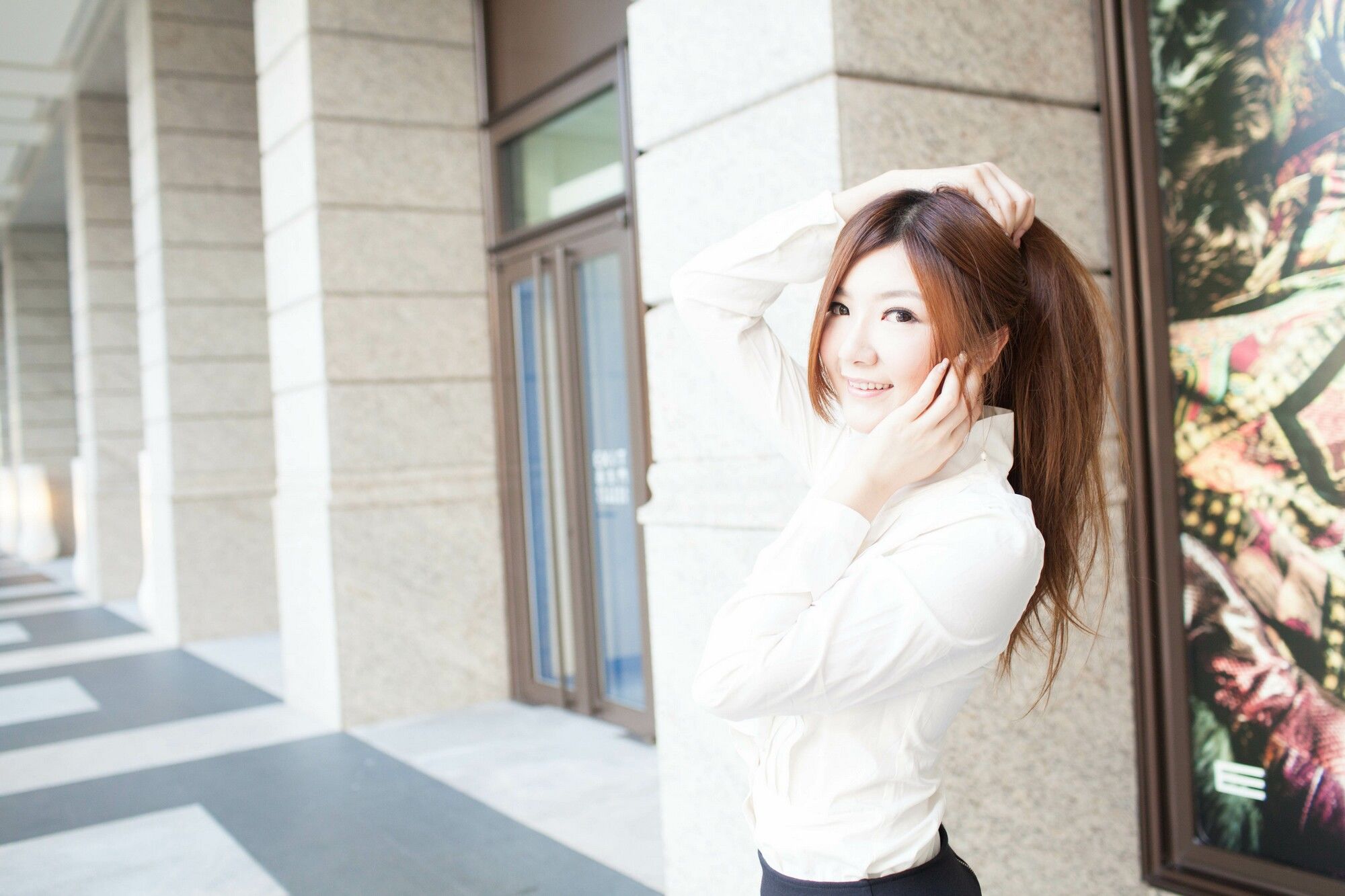 [台湾嫩模] Michelle小羽/谢馥羽《信義區街拍黑丝OL系列》