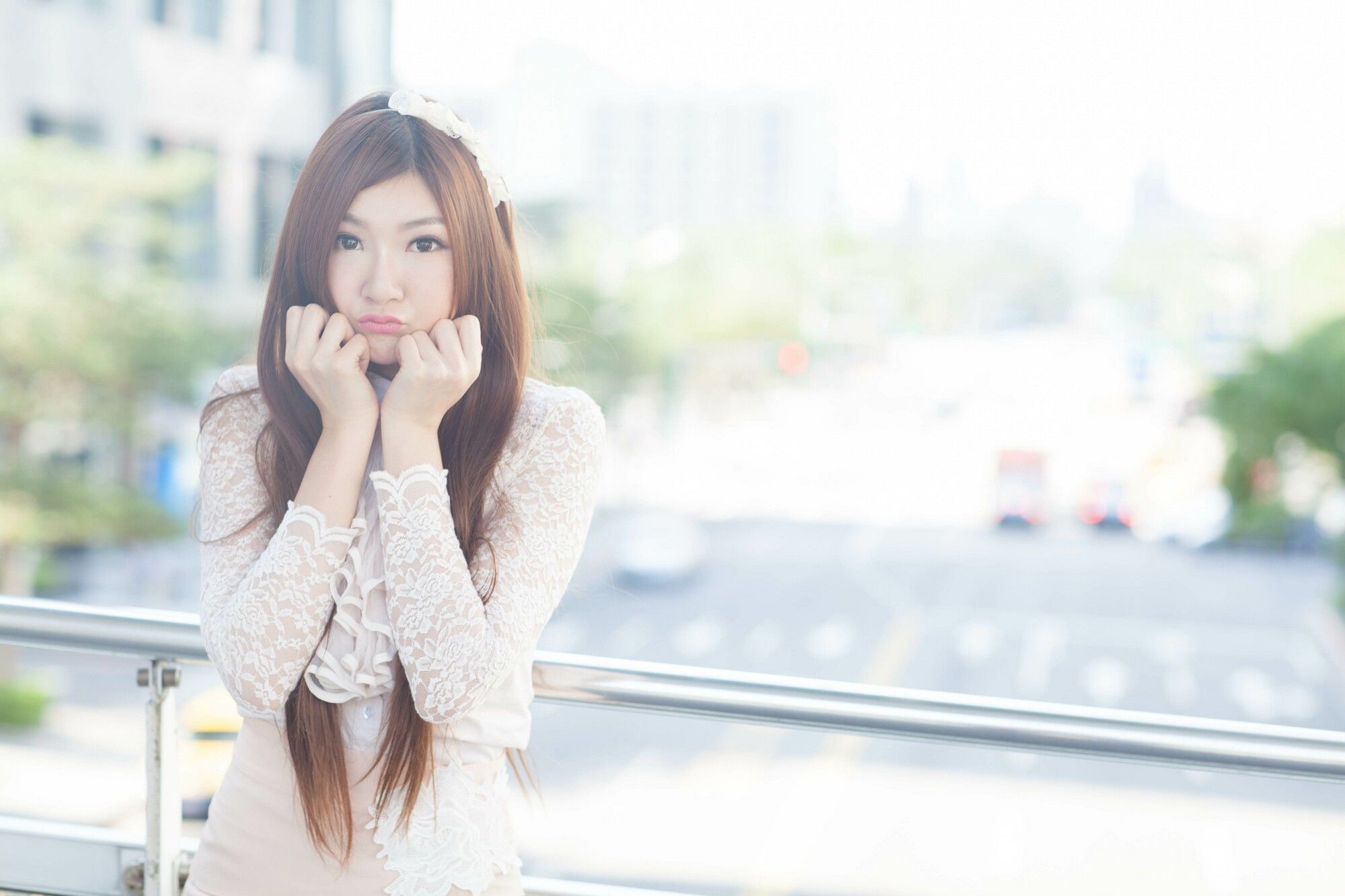 [台湾正妹] Michelle小羽《信義區街拍 蕾丝+包臀短裙》