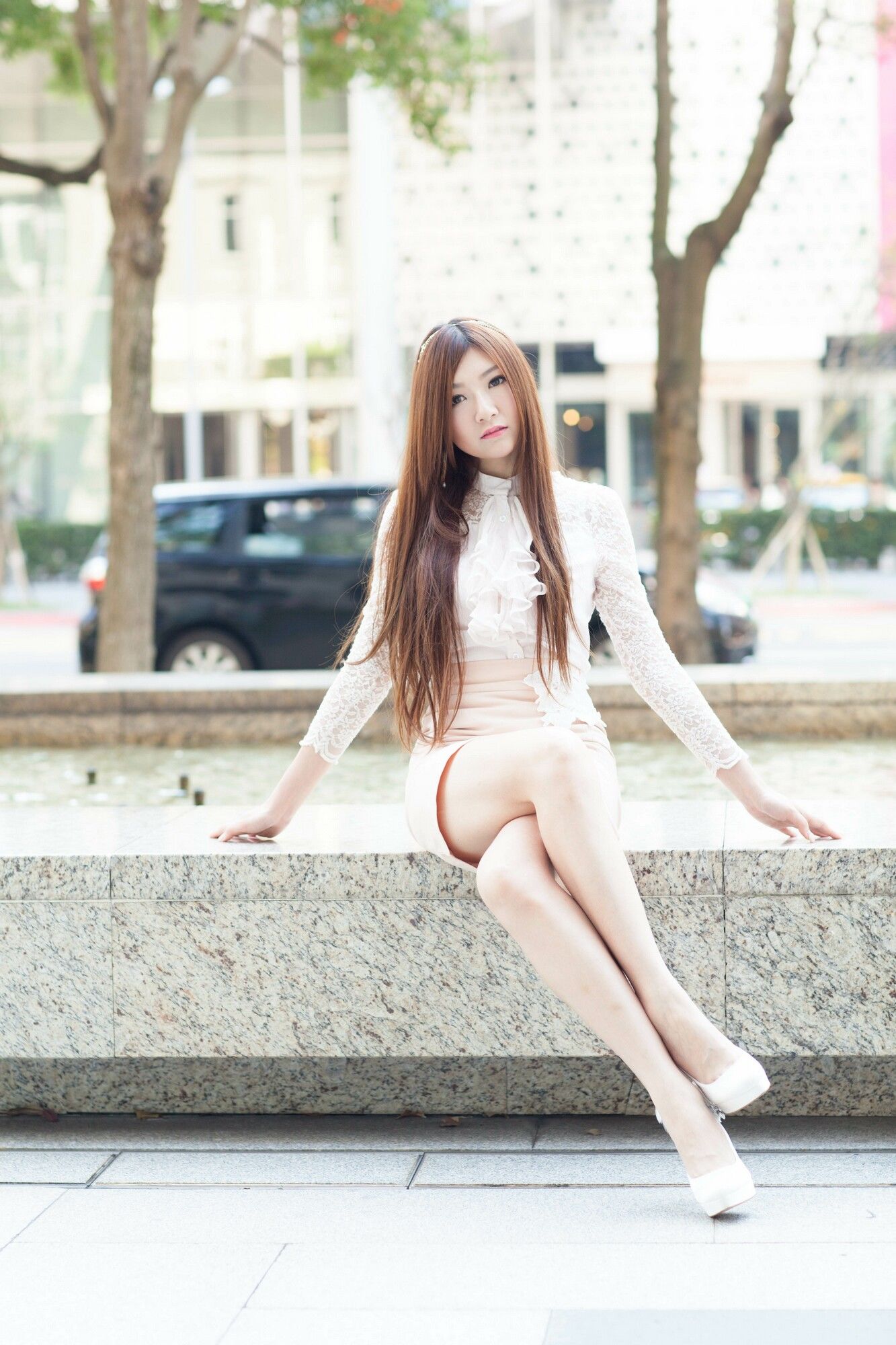 [台湾正妹] Michelle小羽《信義區街拍 蕾丝+包臀短裙》