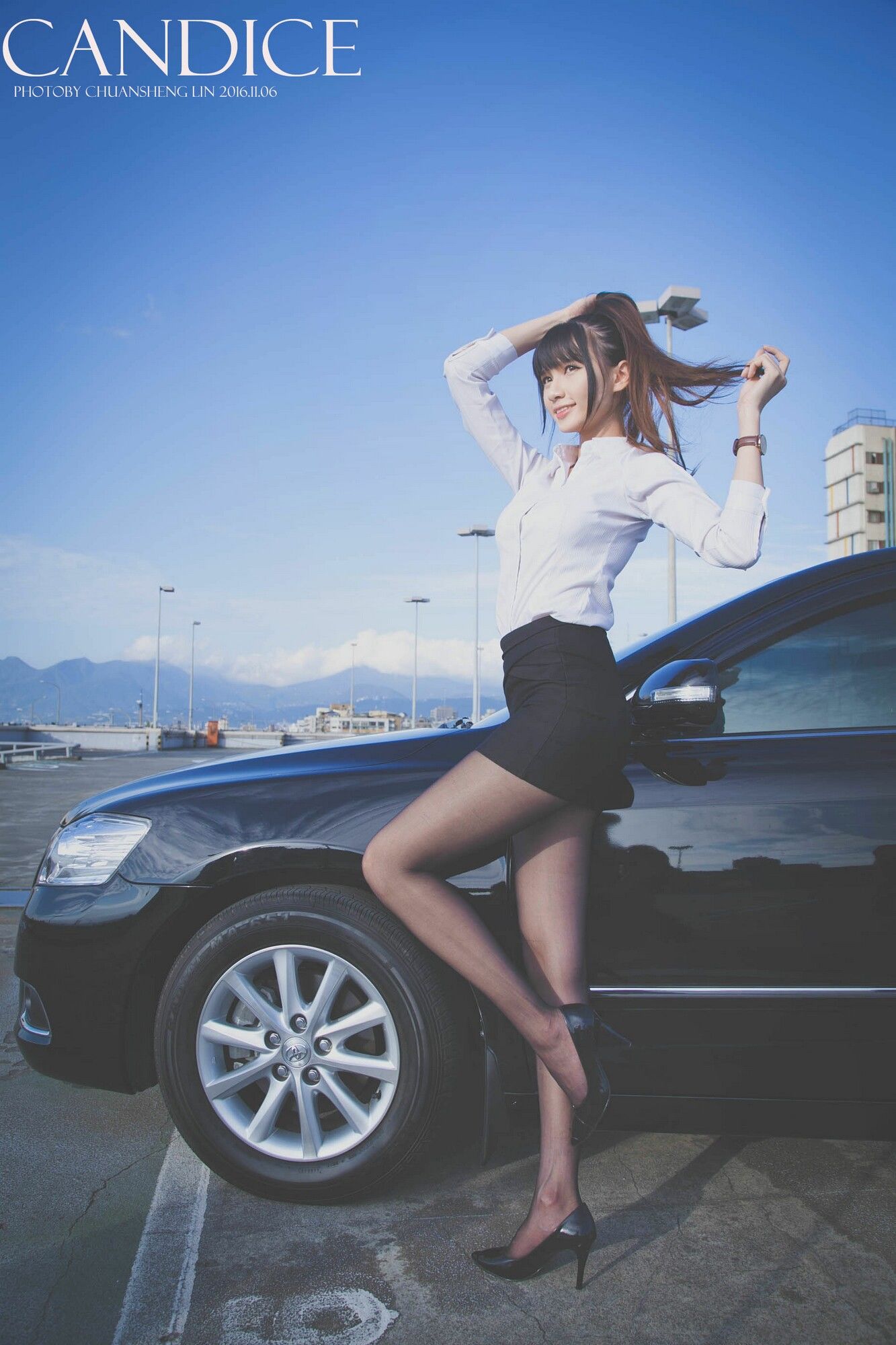 [台湾嫩模] 蔡译心Candice《车外拍》