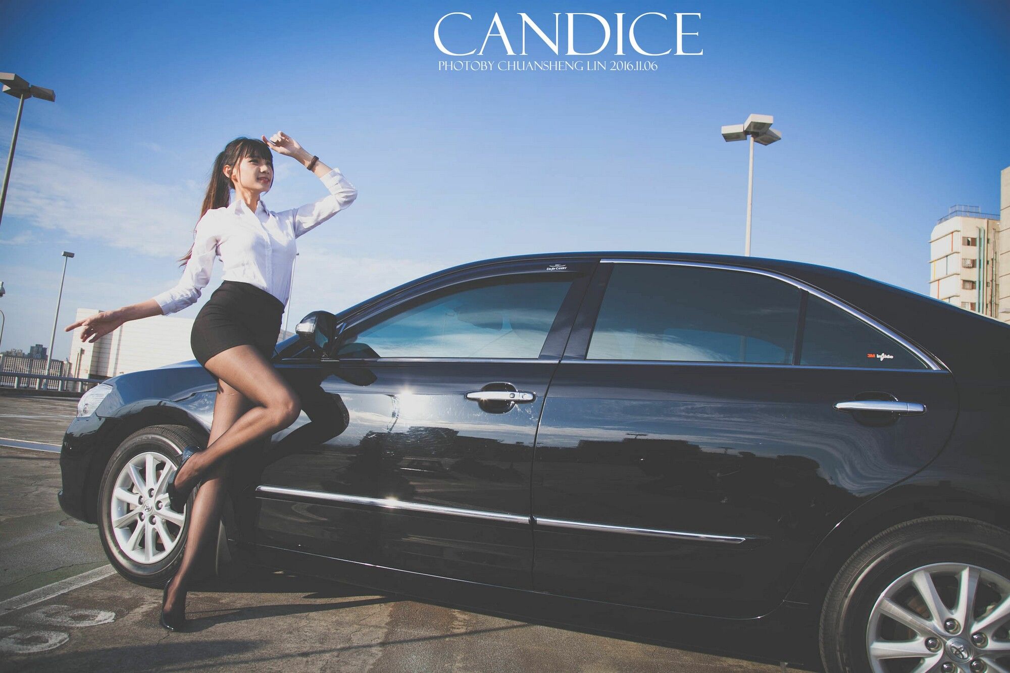 [台湾嫩模] 蔡译心Candice《车外拍》