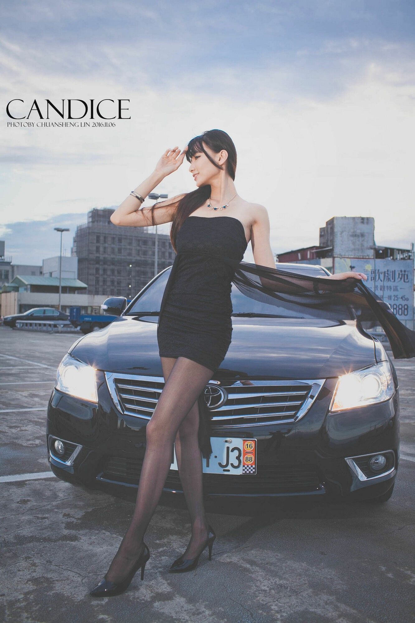 [台湾嫩模] 蔡译心Candice《车外拍》