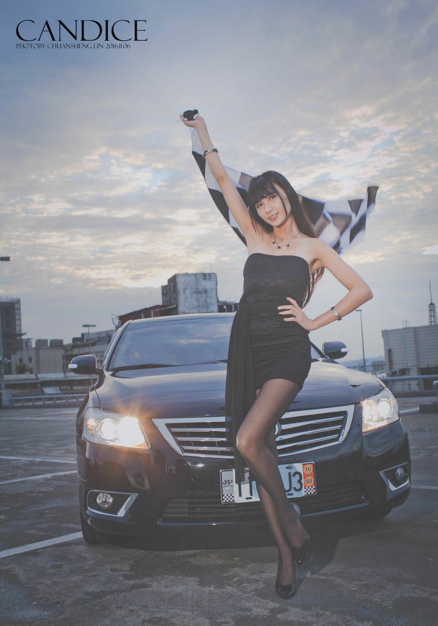 [台湾嫩模] 蔡译心Candice《车外拍》