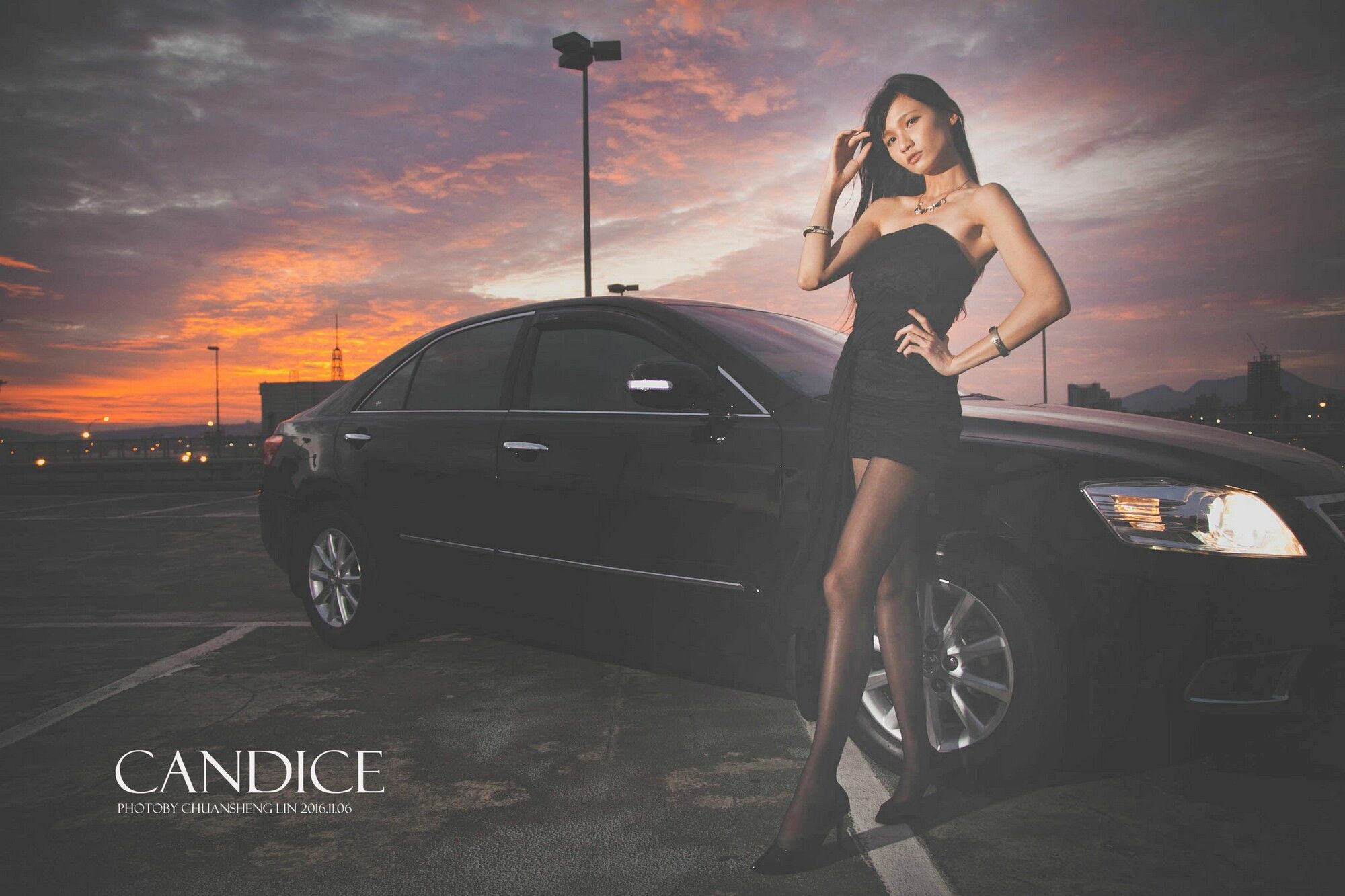 [台湾嫩模] 蔡译心Candice《车外拍》