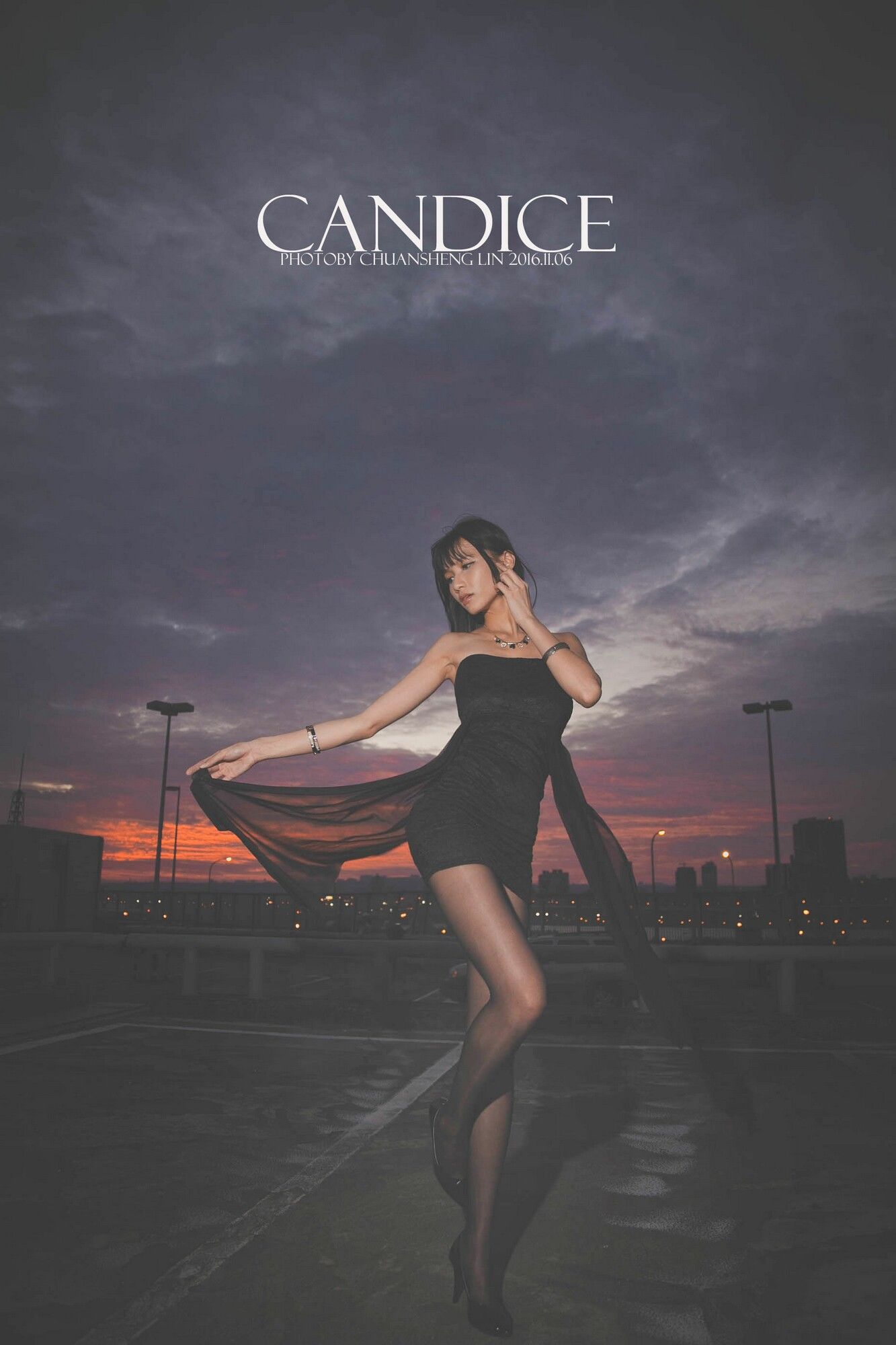 [台湾嫩模] 蔡译心Candice《车外拍》