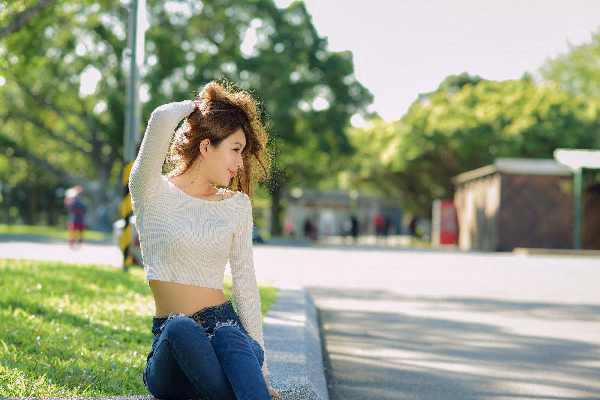 [台湾嫩模] 夏晴Miso《公园牛仔紧身裤美腿》