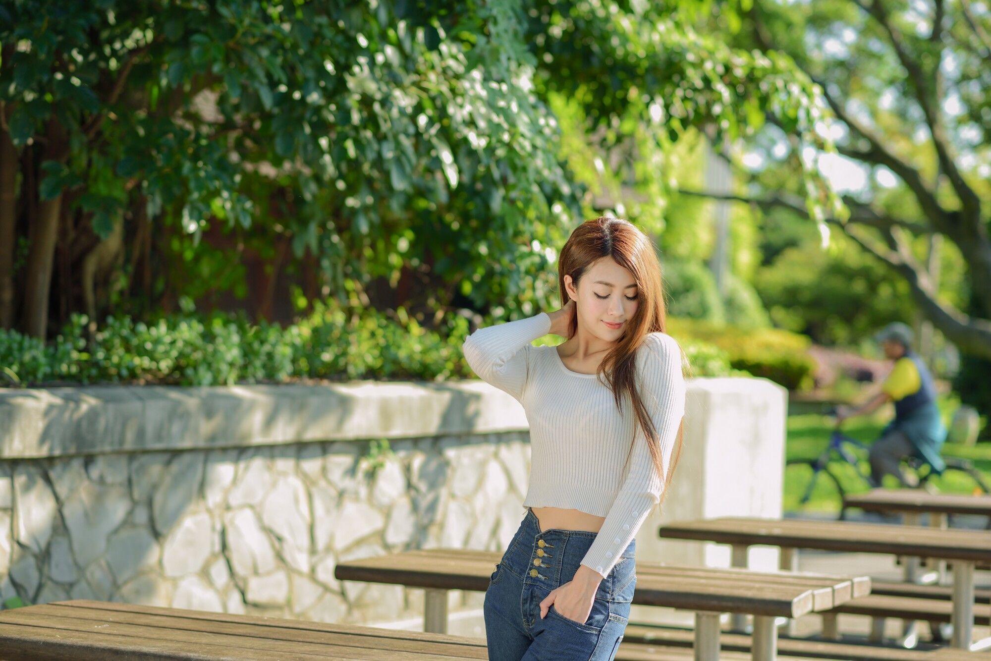 [台湾嫩模] 夏晴Miso《公园牛仔紧身裤美腿》
