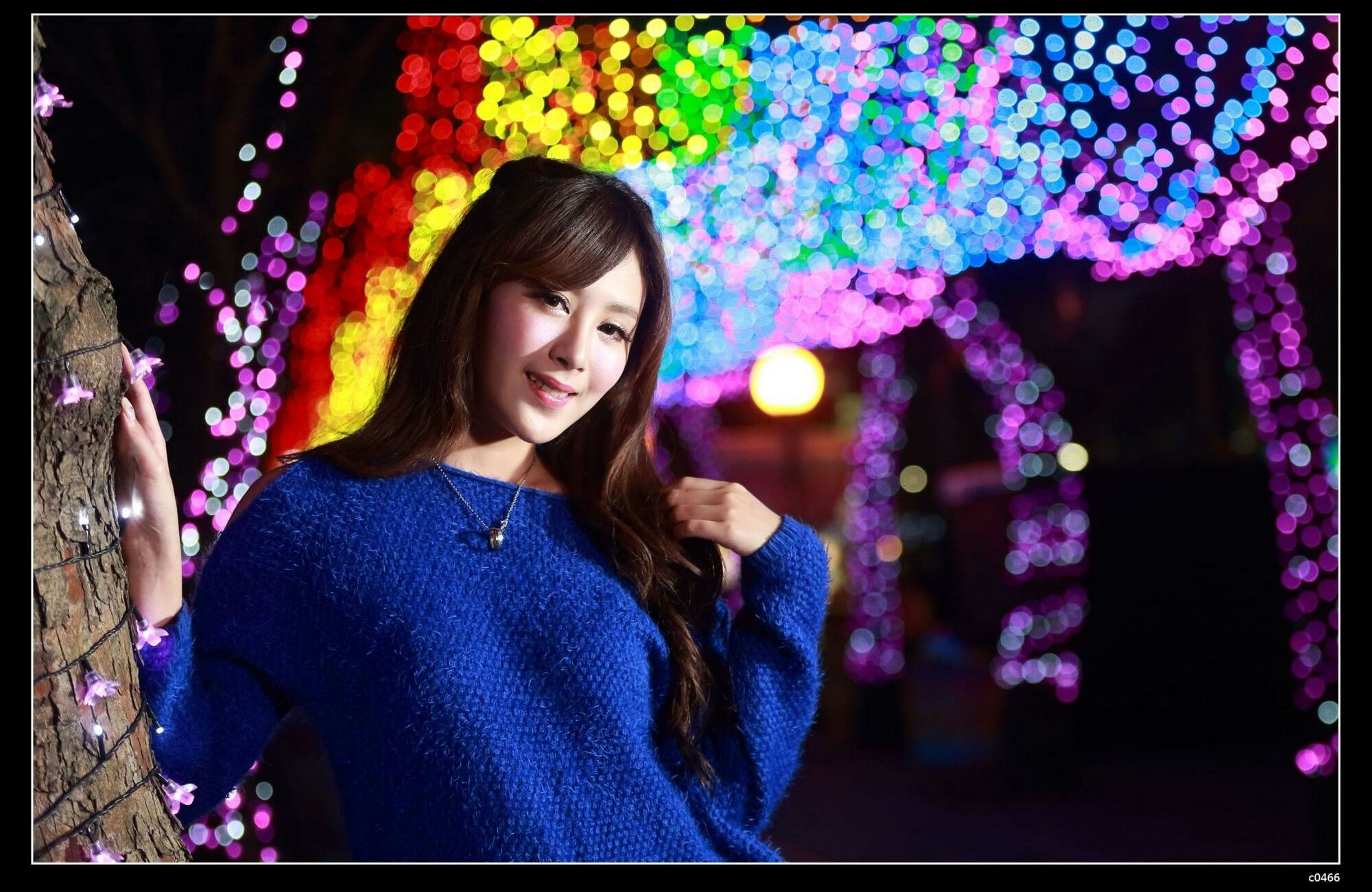 [台湾正妹] 夏晴Miso《圣诞夜黑丝街拍》