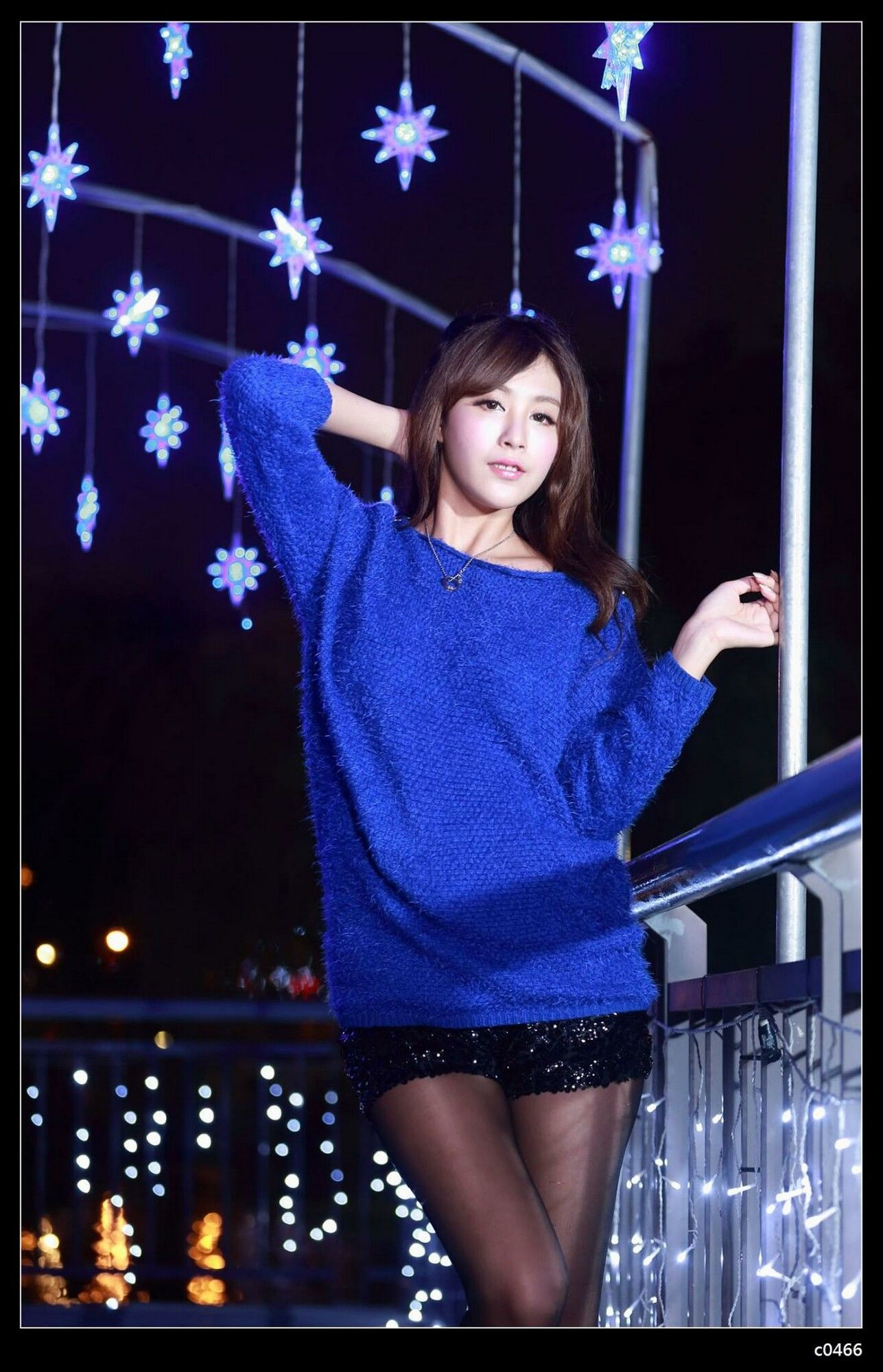 [台湾正妹] 夏晴Miso《圣诞夜黑丝街拍》