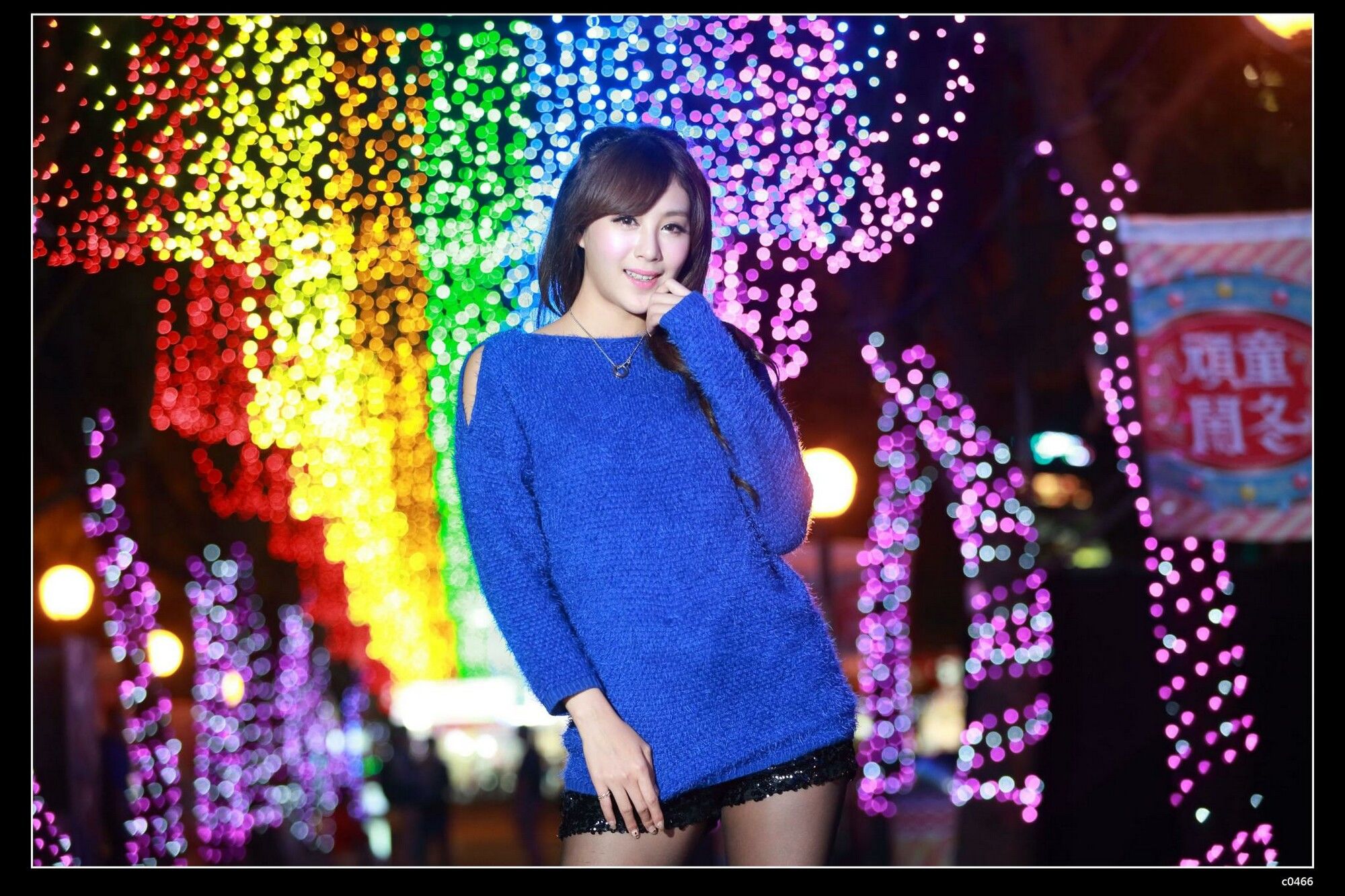 [台湾正妹] 夏晴Miso《圣诞夜黑丝街拍》