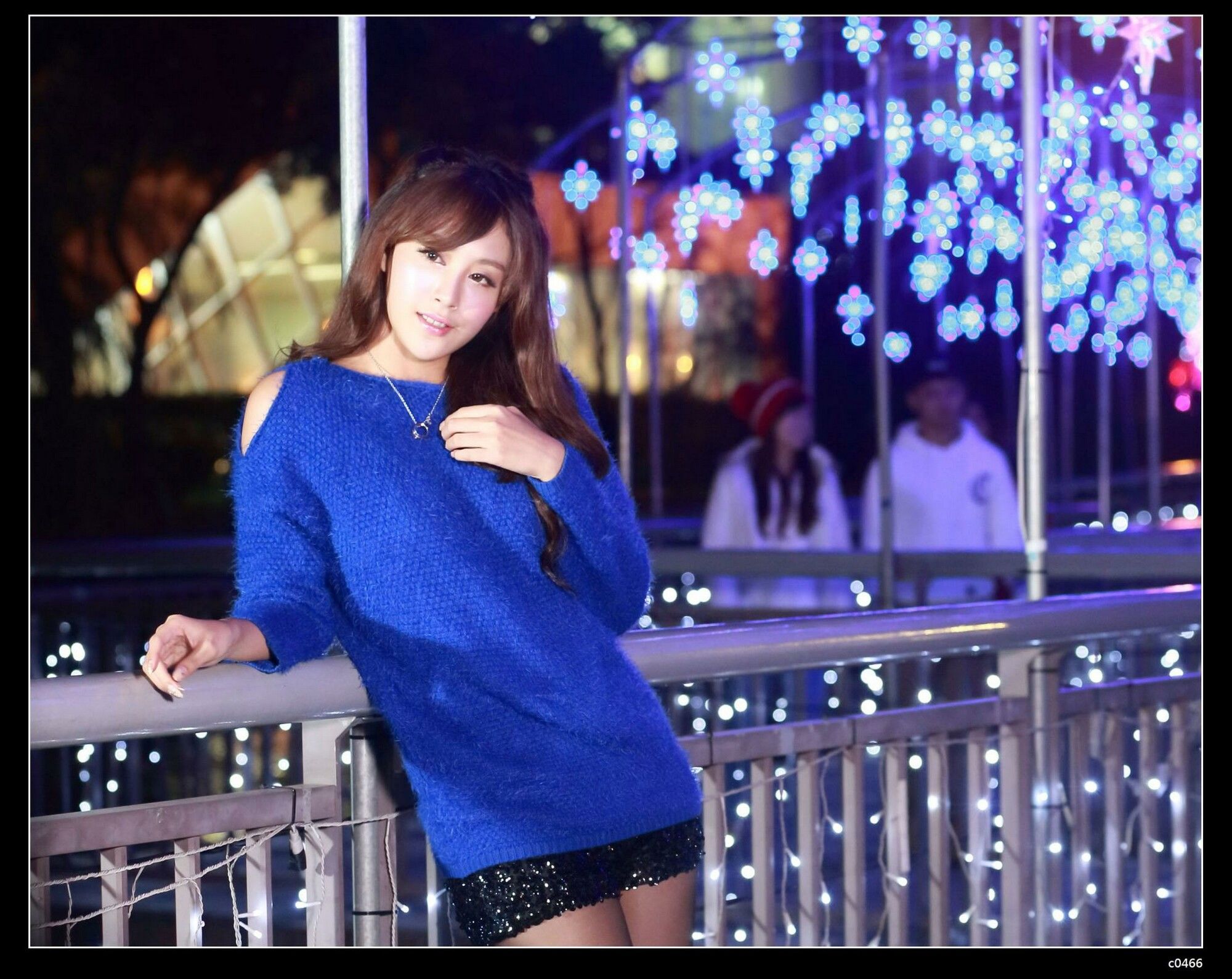 [台湾正妹] 夏晴Miso《圣诞夜黑丝街拍》