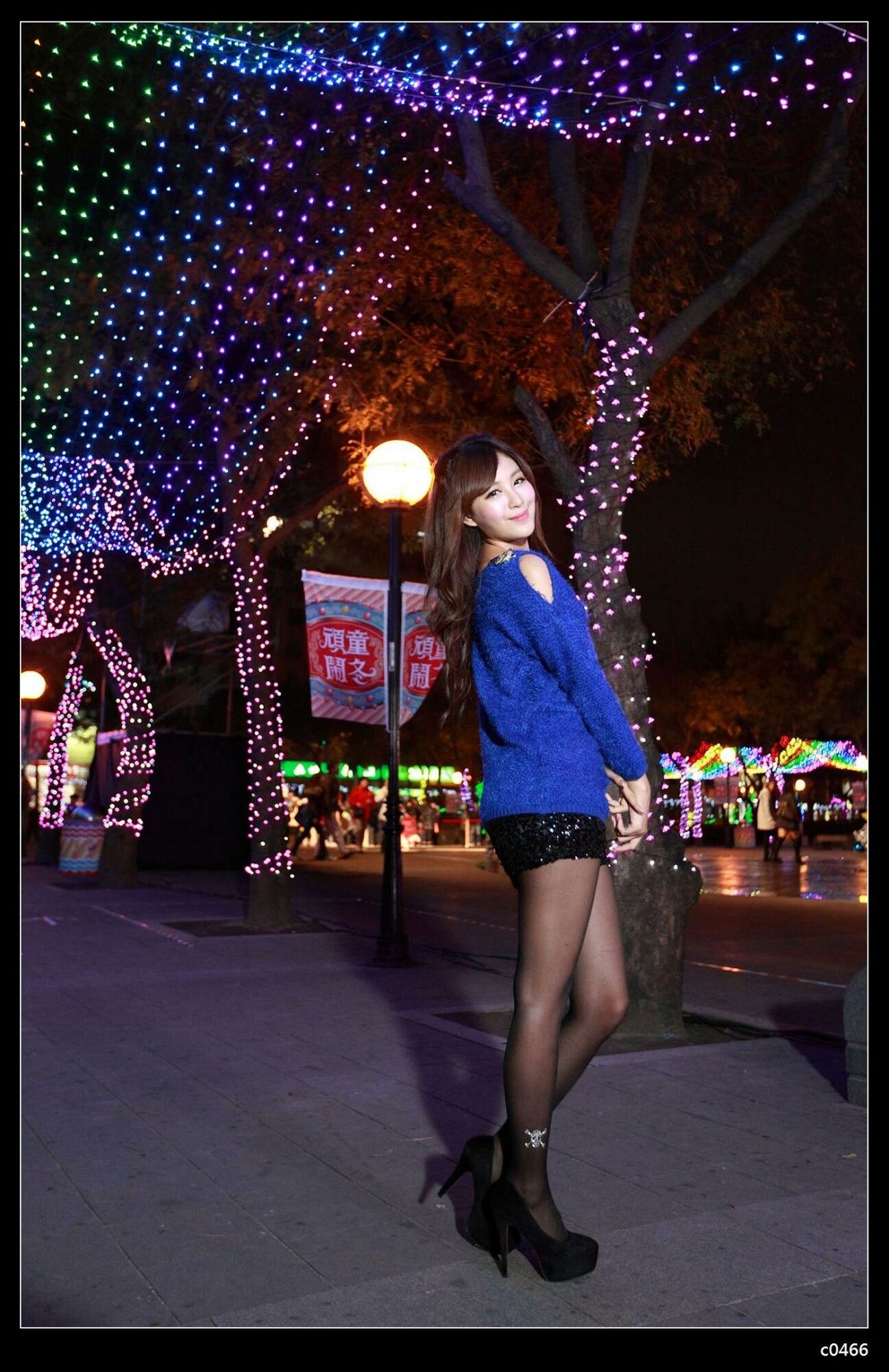 [台湾正妹] 夏晴Miso《圣诞夜黑丝街拍》