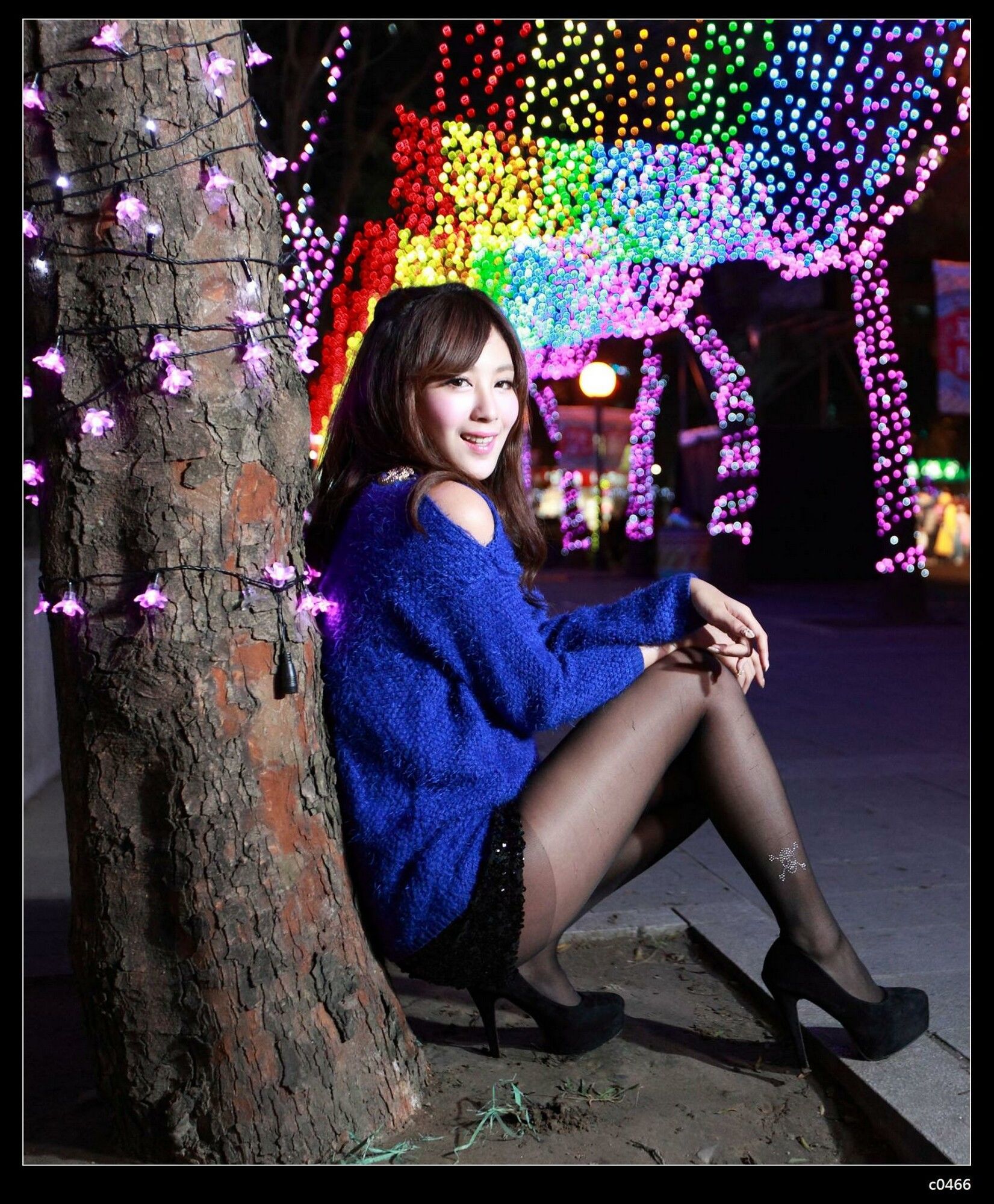 [台湾正妹] 夏晴Miso《圣诞夜黑丝街拍》