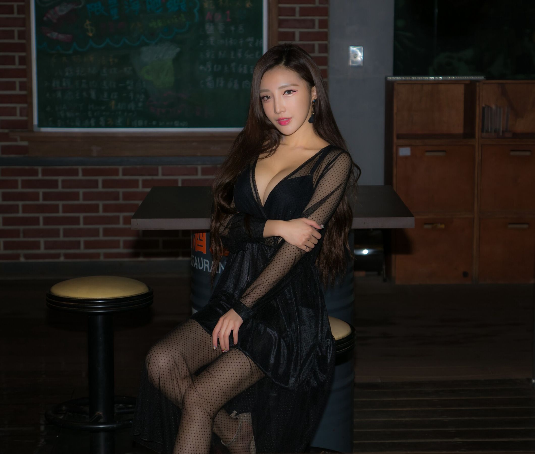 [台湾嫩模] 赵芸Syuan《书法家 外拍图集》