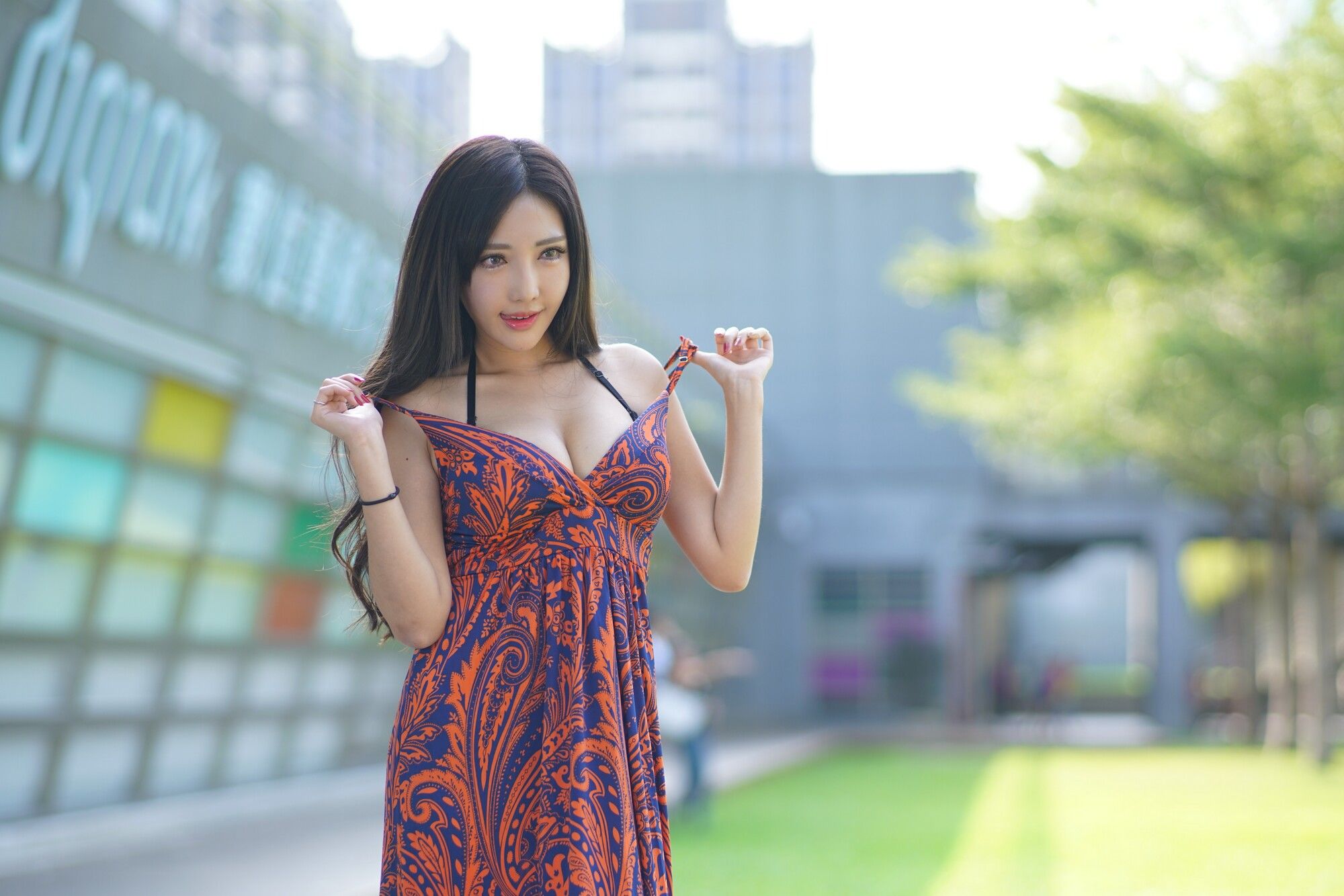 [台湾嫩模] 赵芸Syuan《台中美術館 长裙系列》