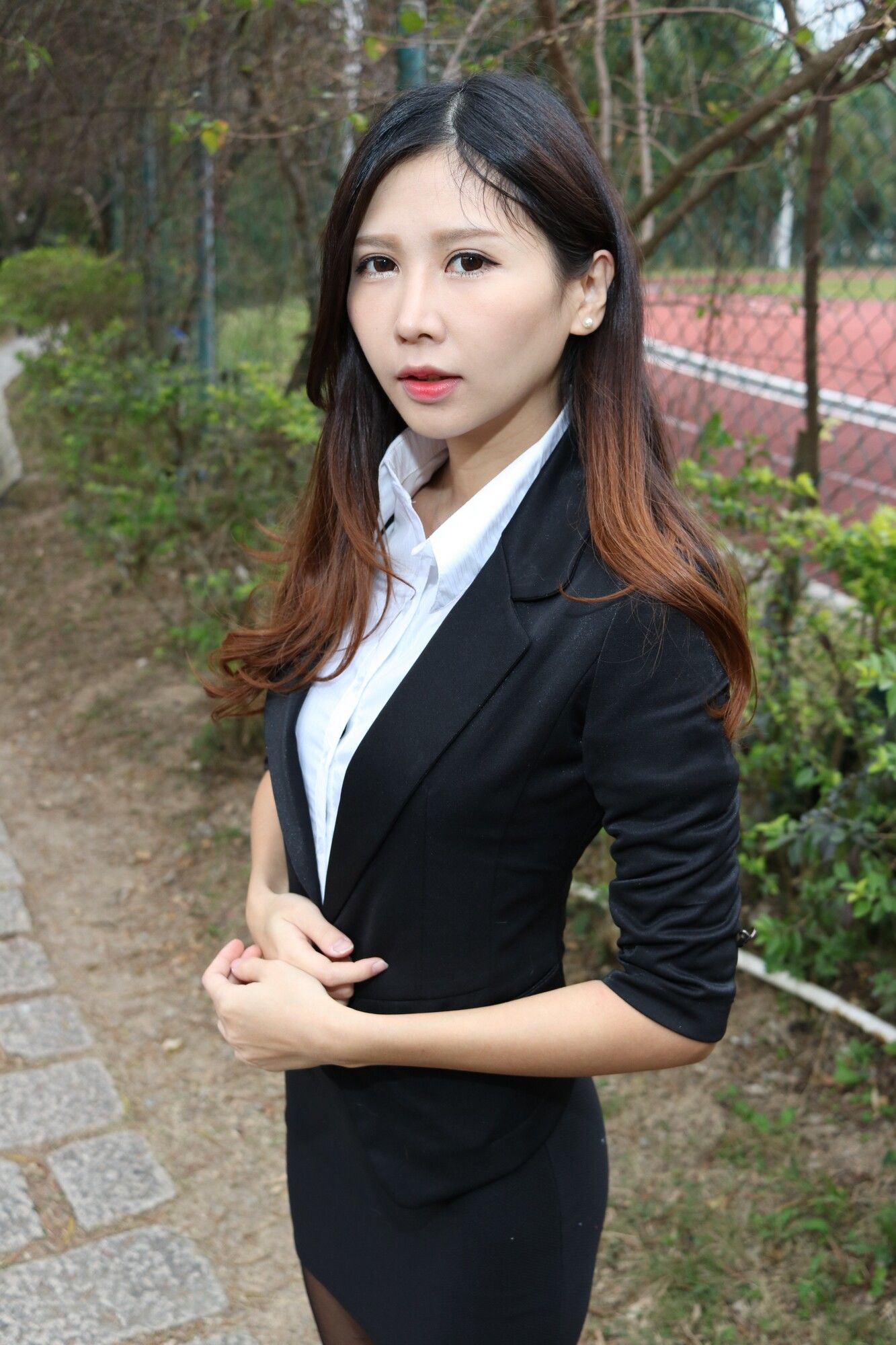 [台湾嫩模] Zooey《中文大學OL黑絲美腿》