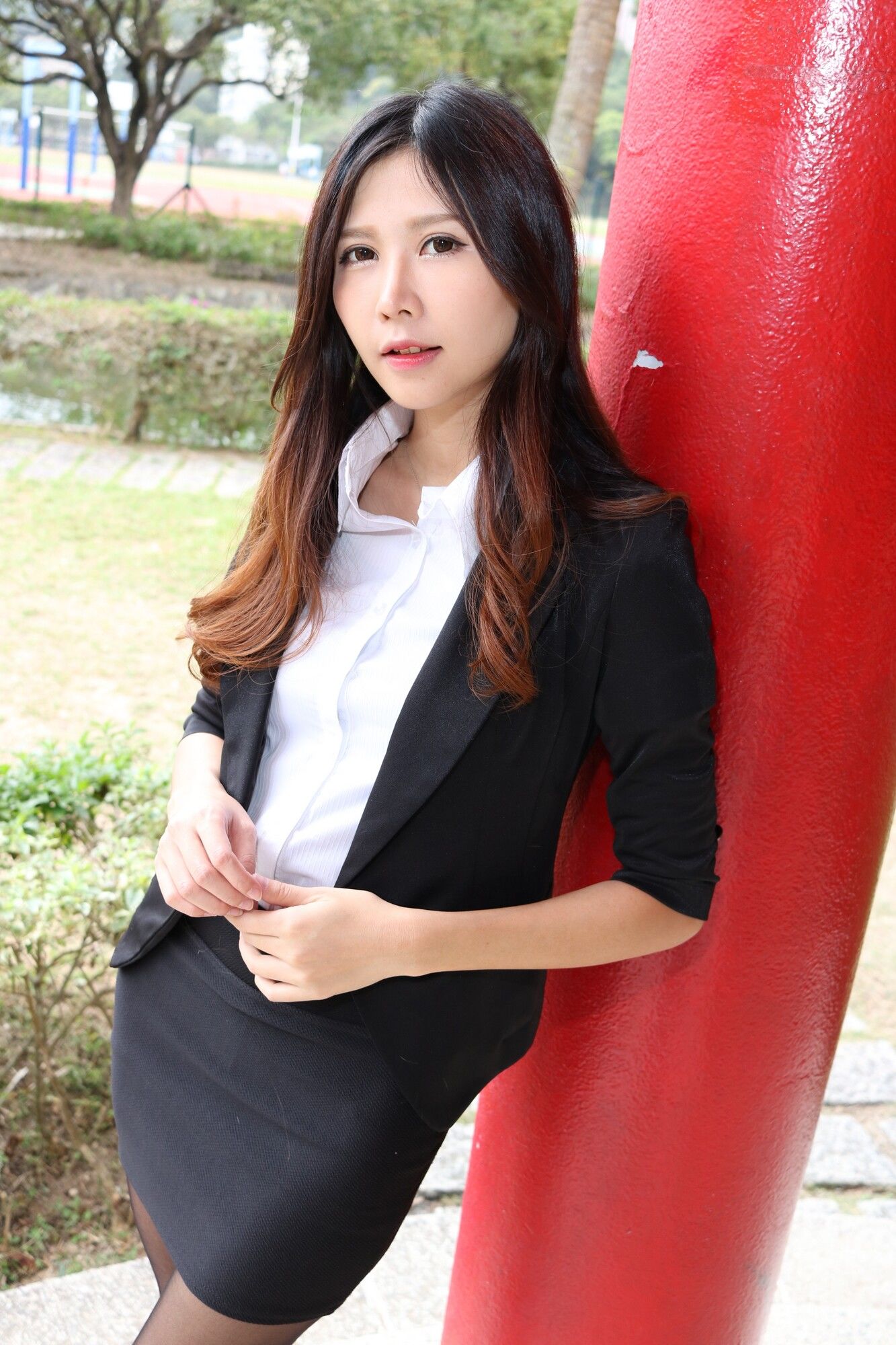 [台湾嫩模] Zooey《中文大學OL黑絲美腿》