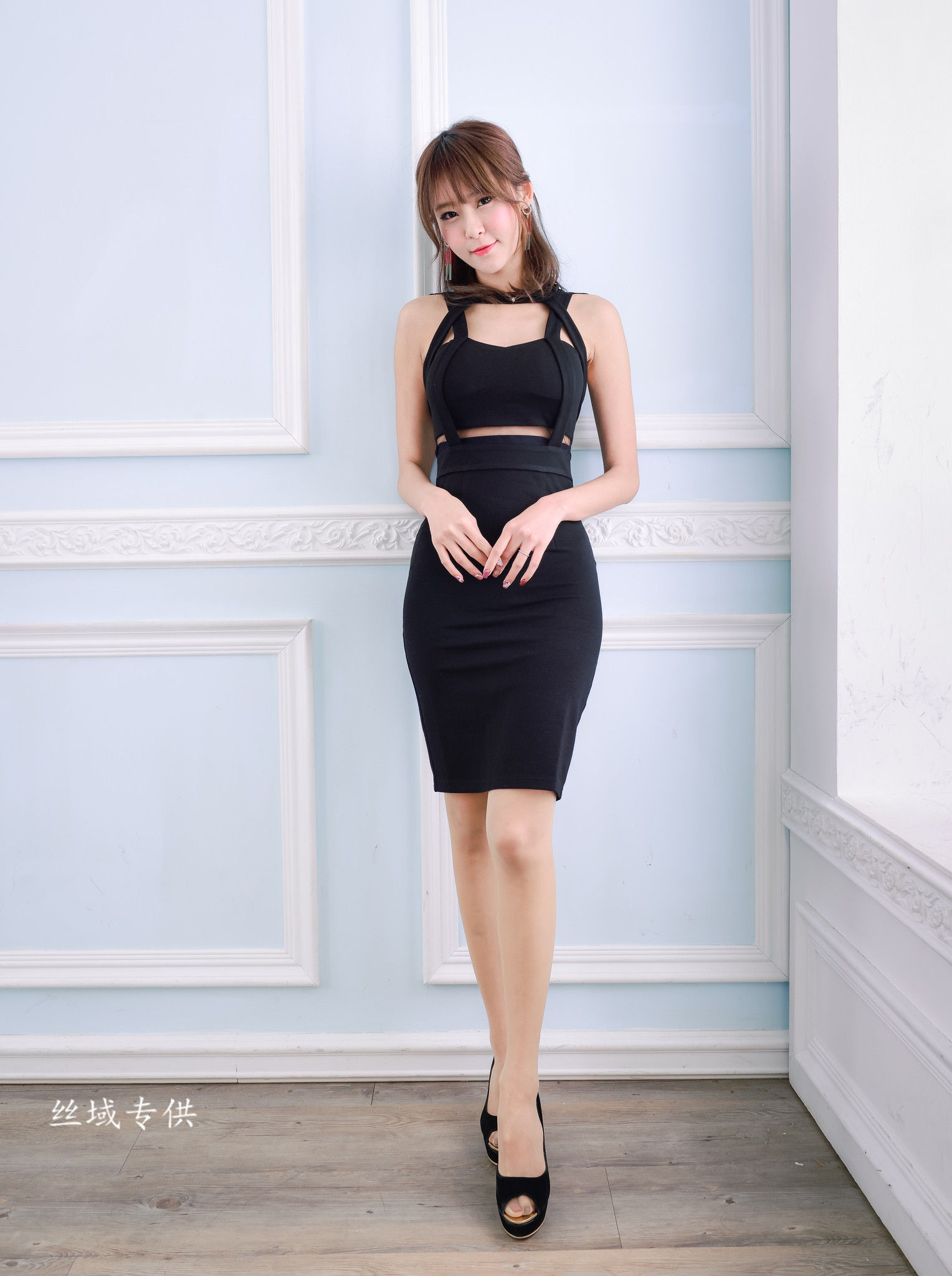 [台湾嫩模] Winnie小雪/庄温妮 - 3套美腿优雅服装
