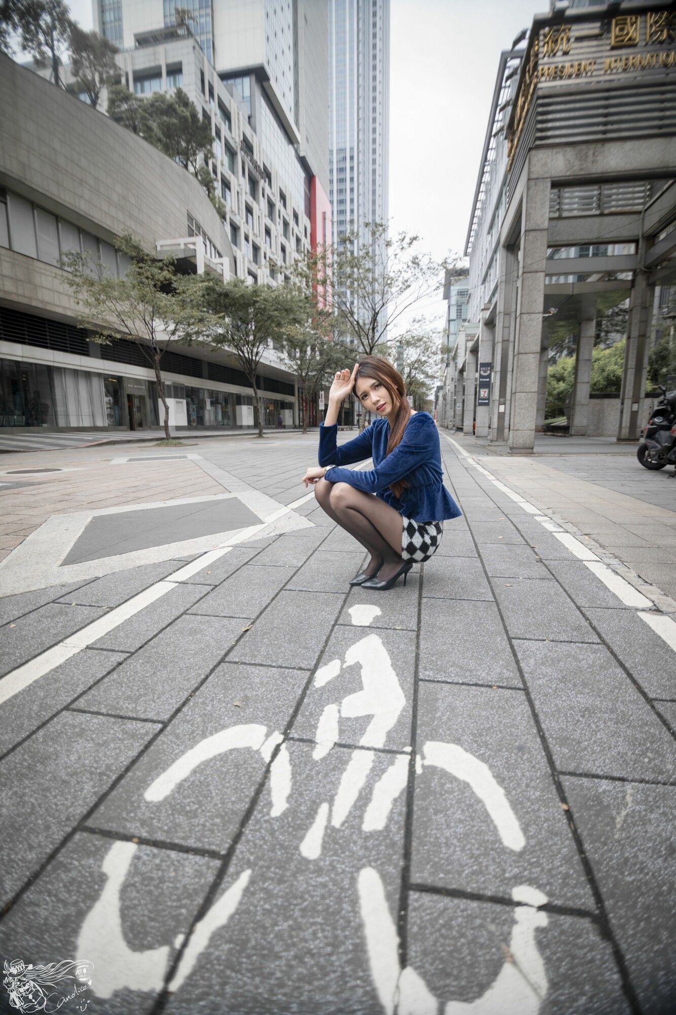 [台湾正妹] 蔡译心《信義商圈街拍時裝》