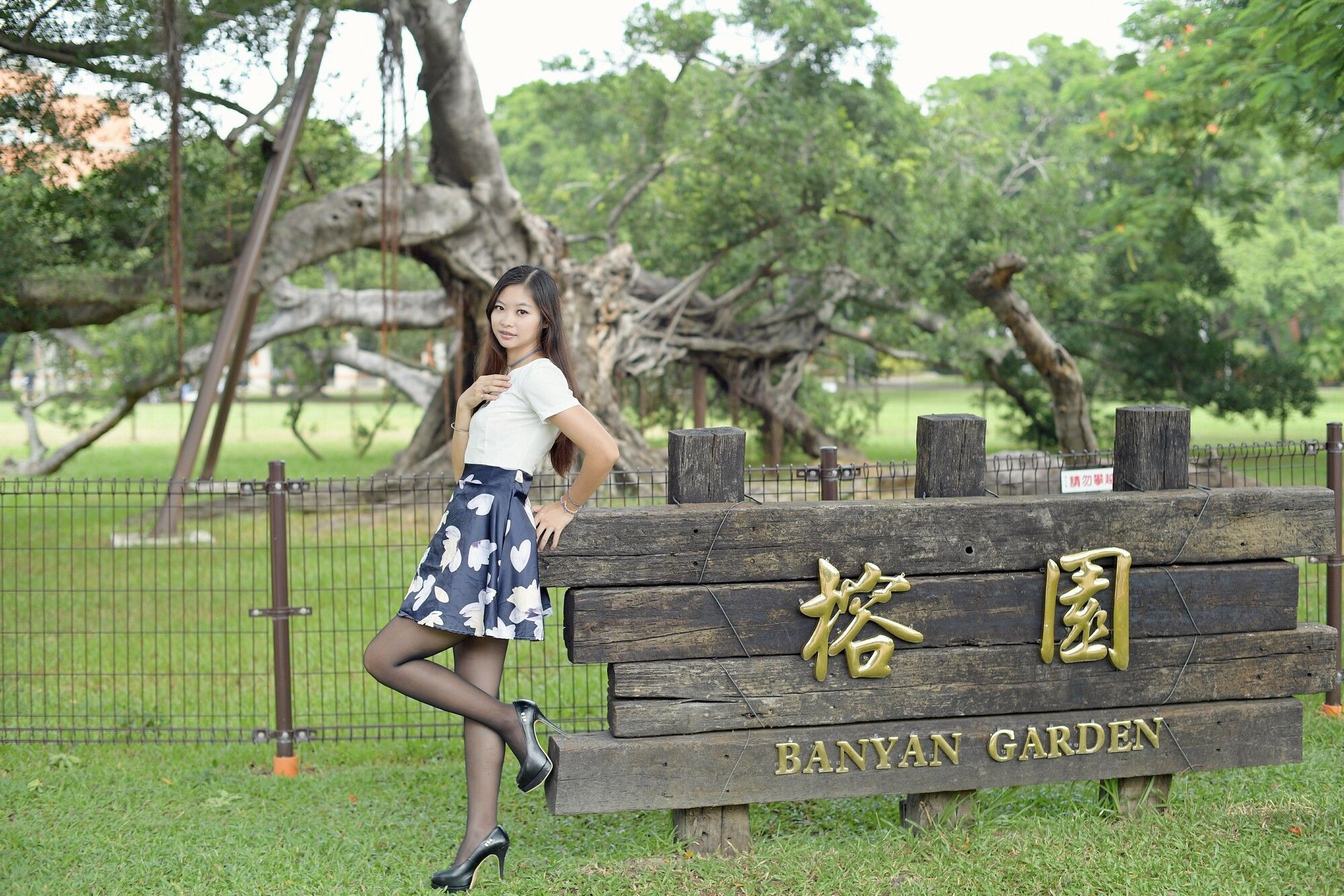 [台湾正妹] 小雯 - 成大外拍共两套服装