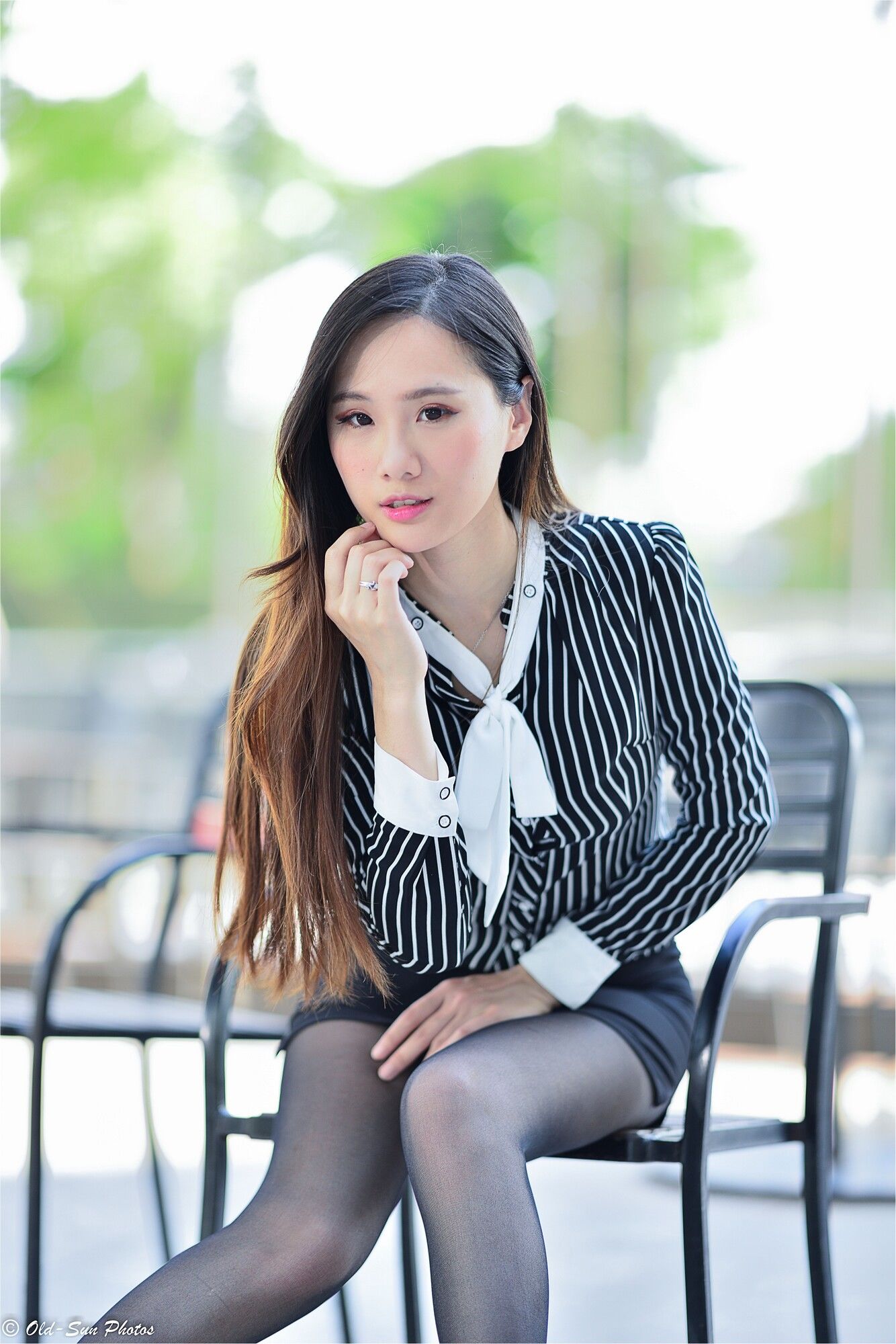 [台湾正妹] 张小米 - 黑丝OL女郎外拍