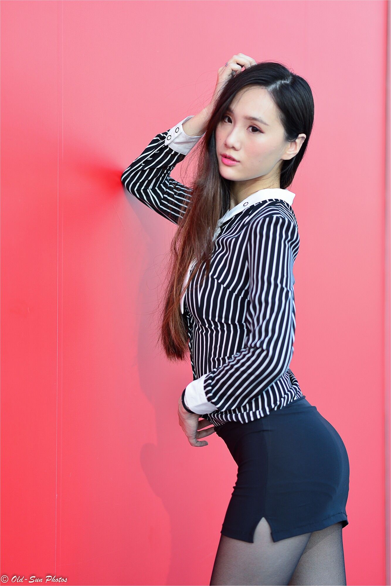 [台湾正妹] 张小米 - 黑丝OL女郎外拍