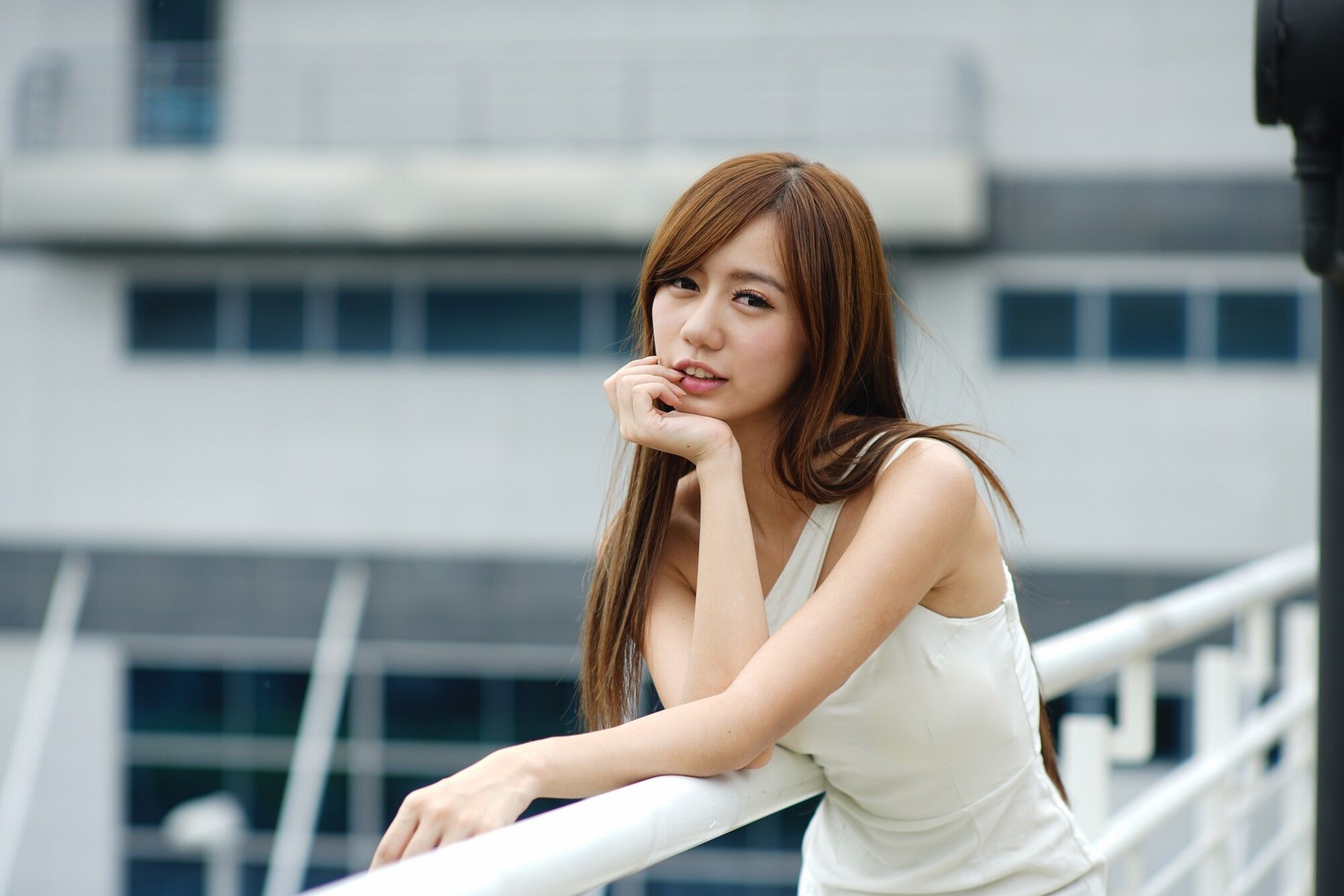[台湾正妹] 张菁菁Arlena《烏日高鐵女孩～天桥美腿》