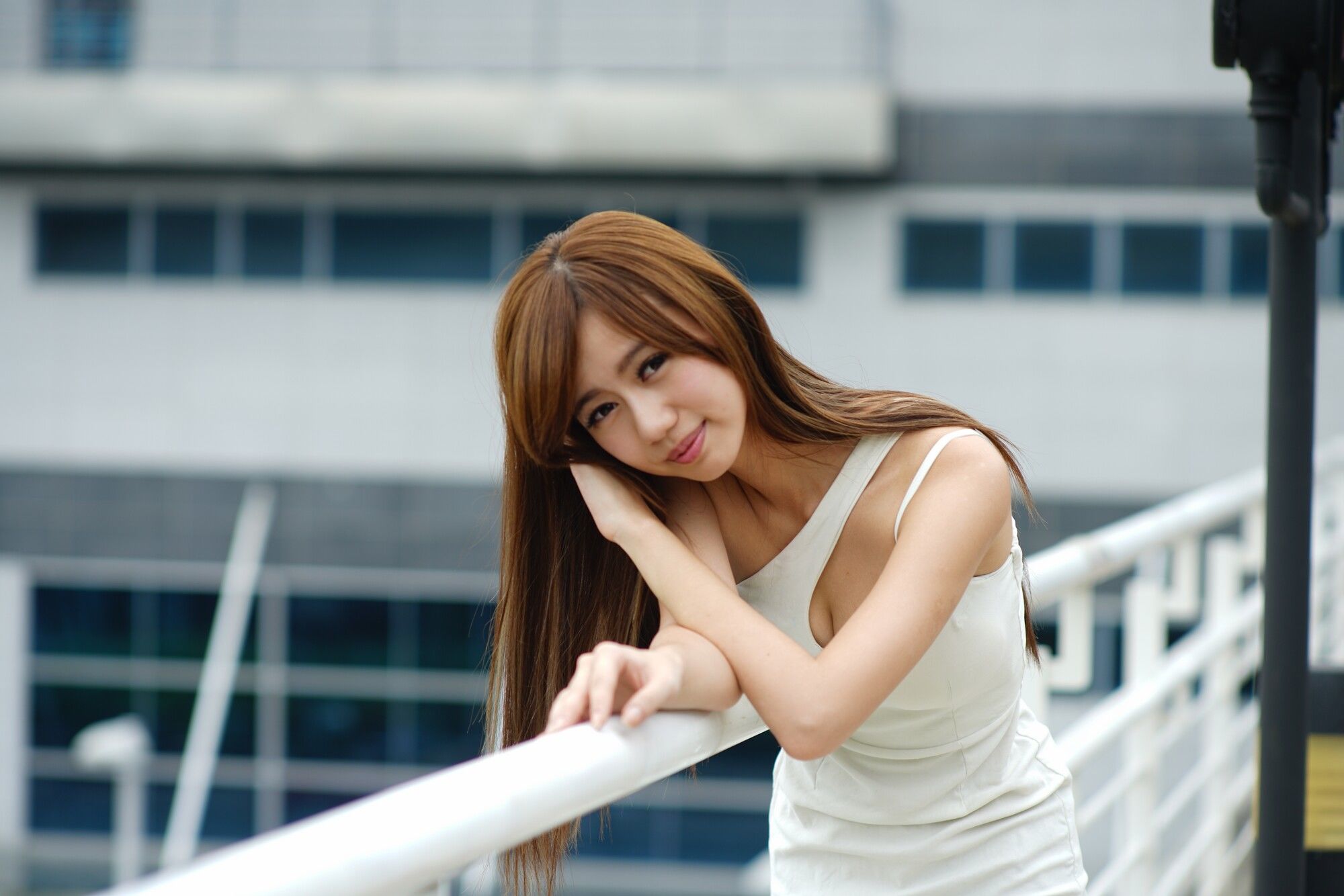 [台湾正妹] 张菁菁Arlena《烏日高鐵女孩～天桥美腿》