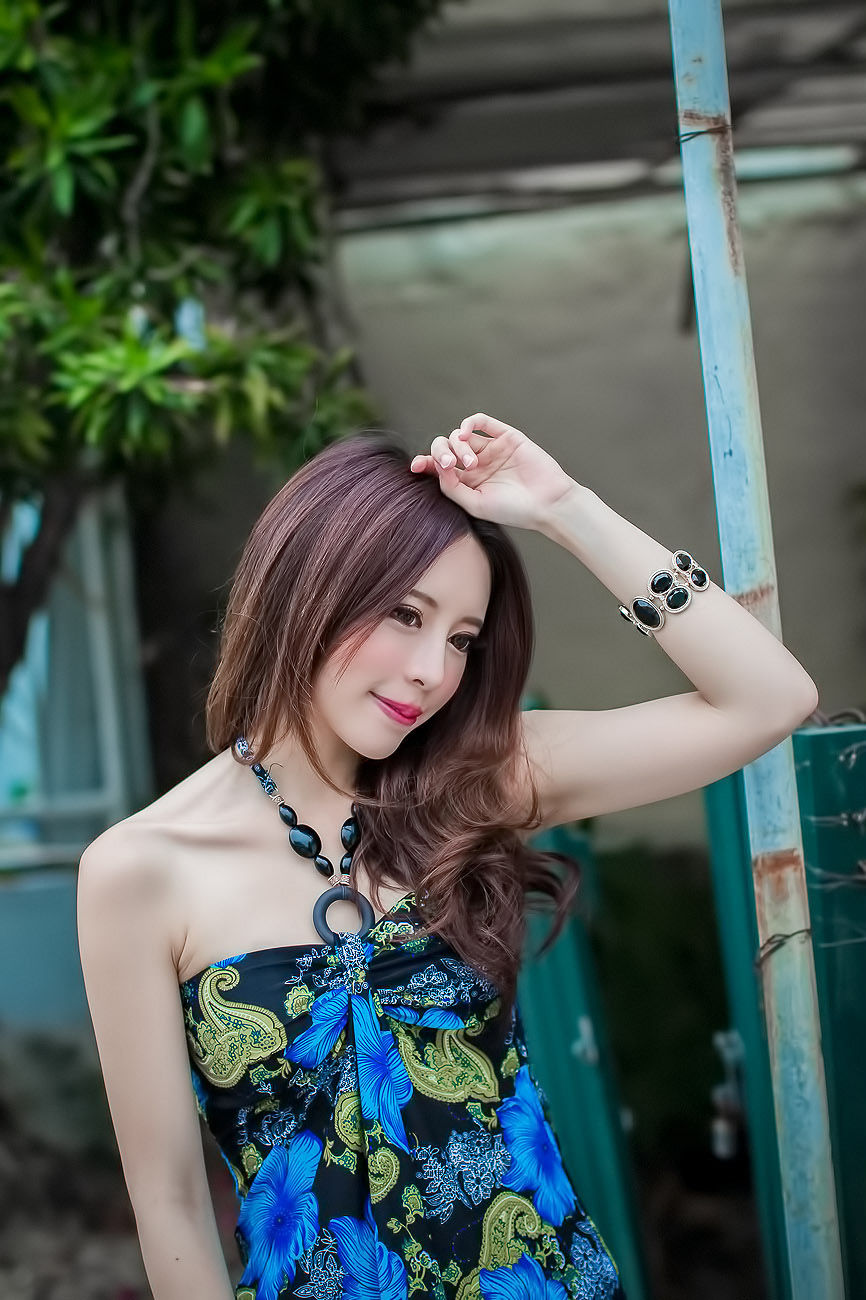 [台湾正妹] 大眼正妹张齐郡《炫彩外拍》