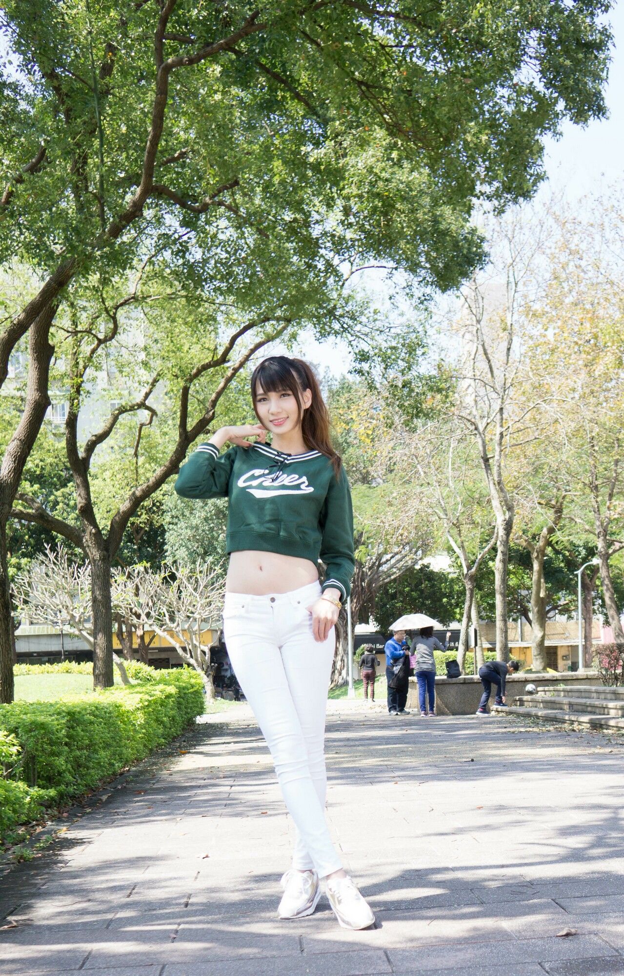 [台湾正妹] 蔡译心Candice《信义商区+東區+華山文創+中山區外拍》