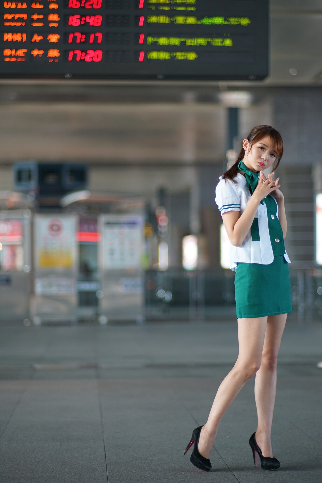 [台湾女神] 苏郁媛《烏日高鐵～空姐制服》