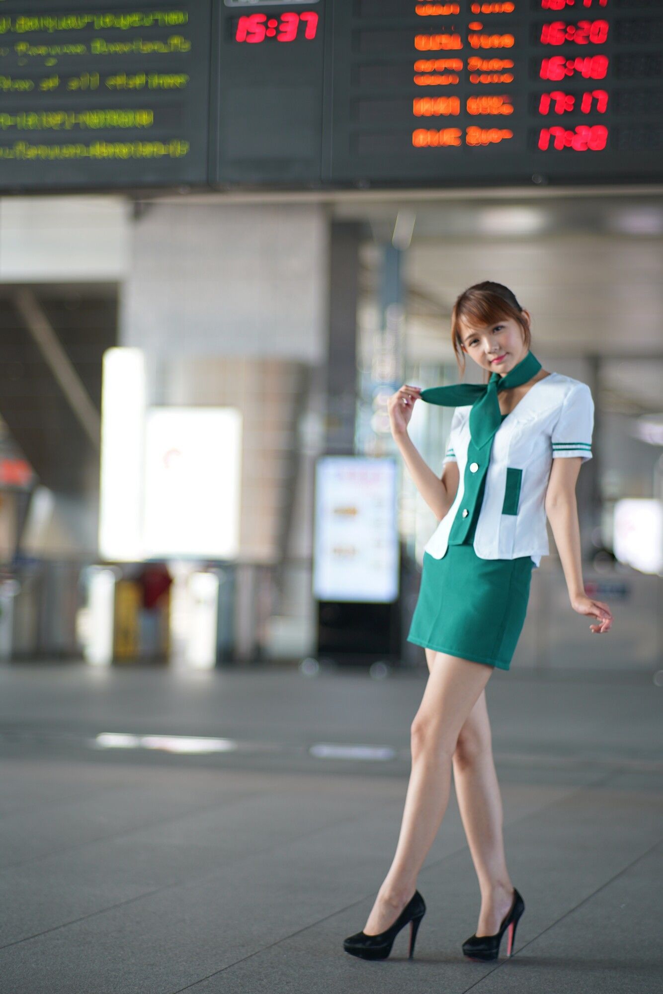 [台湾女神] 苏郁媛《烏日高鐵～空姐制服》