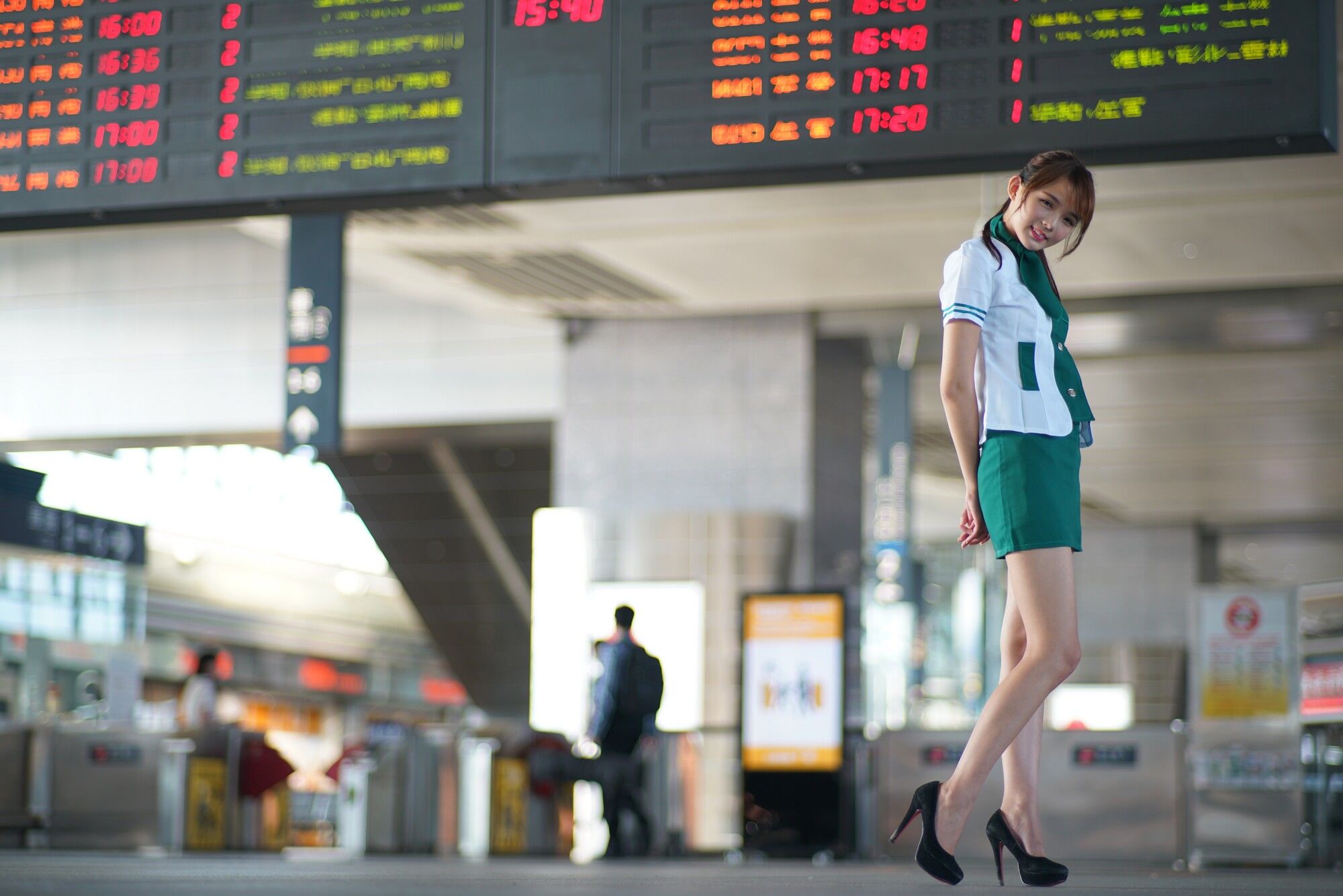 [台湾女神] 苏郁媛《烏日高鐵～空姐制服》